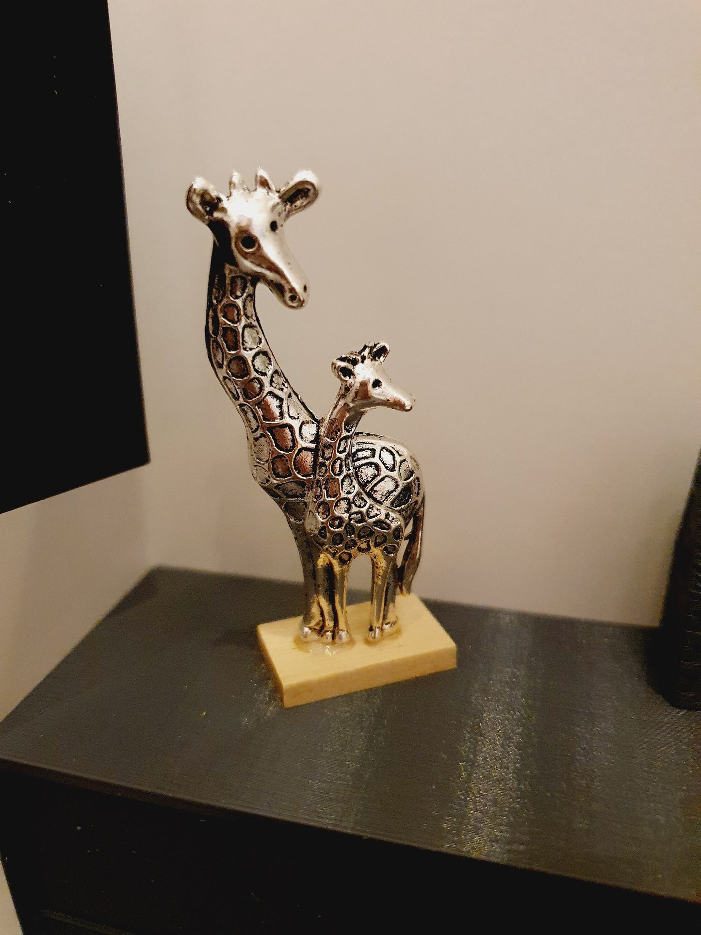 Dolls House Cute Mother & Baby Giraffe Ornament on a wooden stand , 1:12th Scale, Miniature Giraffe a stand