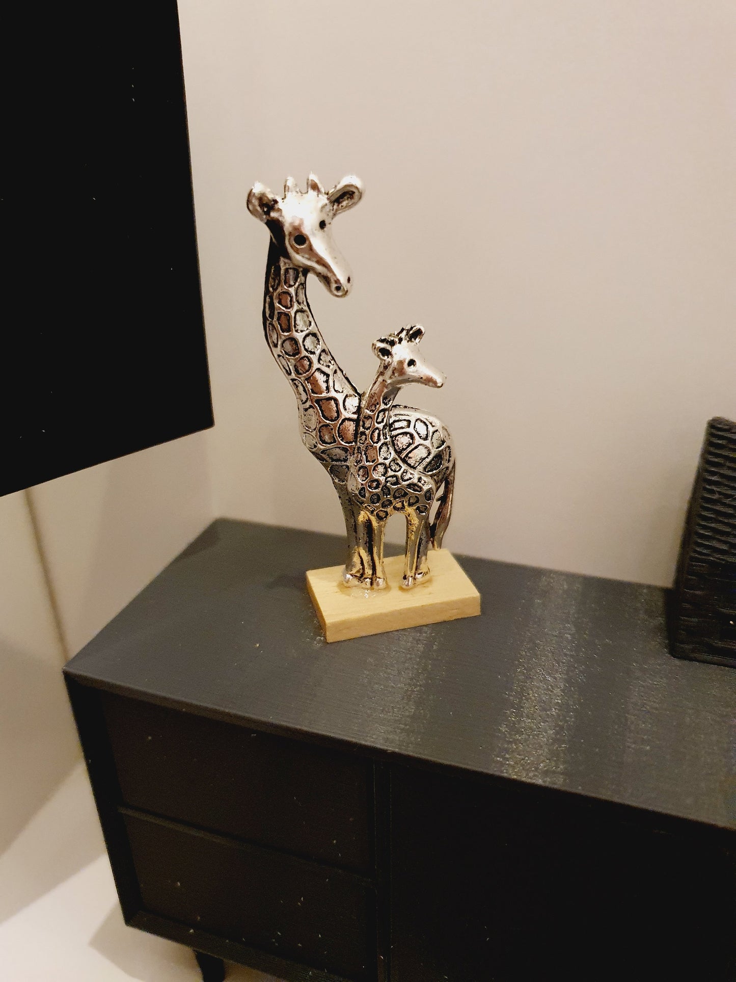 Dolls House Cute Mother & Baby Giraffe Ornament on a wooden stand , 1:12th Scale, Miniature Giraffe a stand