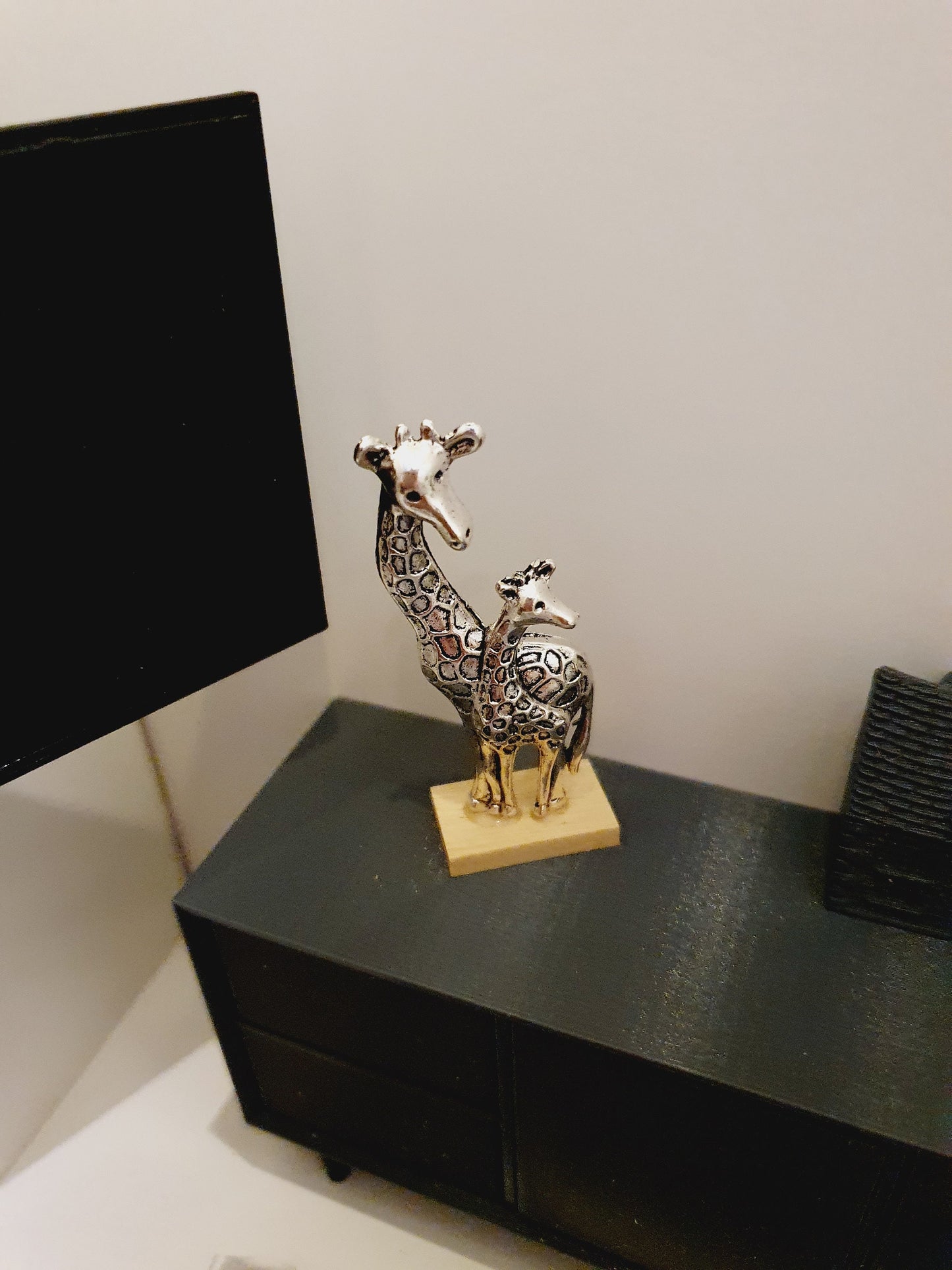 Dolls House Cute Mother & Baby Giraffe Ornament on a wooden stand , 1:12th Scale, Miniature Giraffe a stand