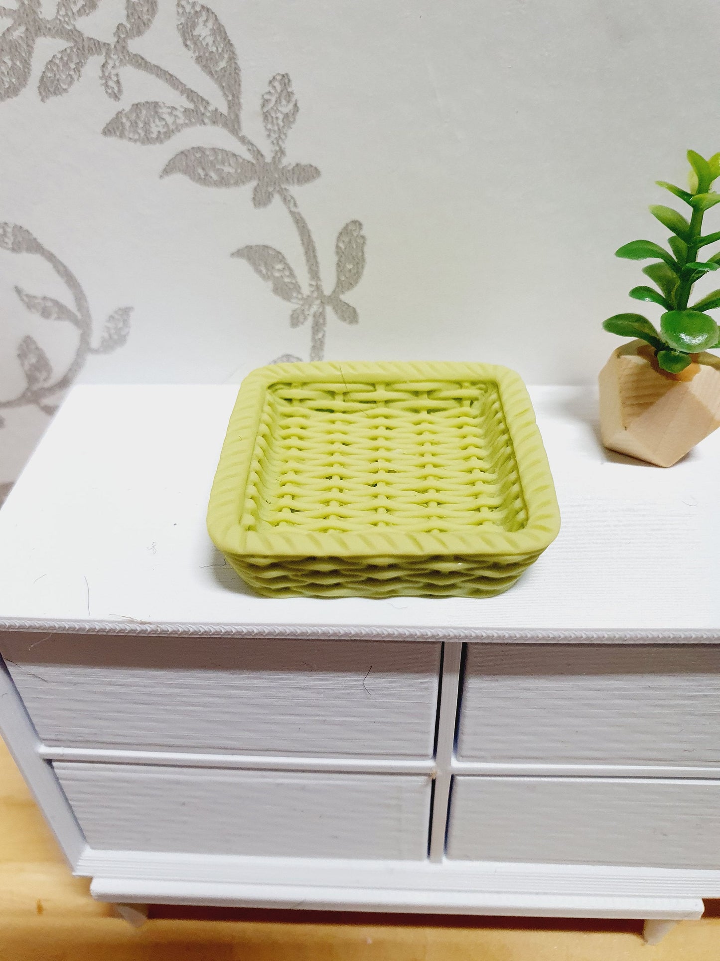 Dolls House Modern Rattan Tray | Choice of Colours | 1:12 Scale Miniature Accessory