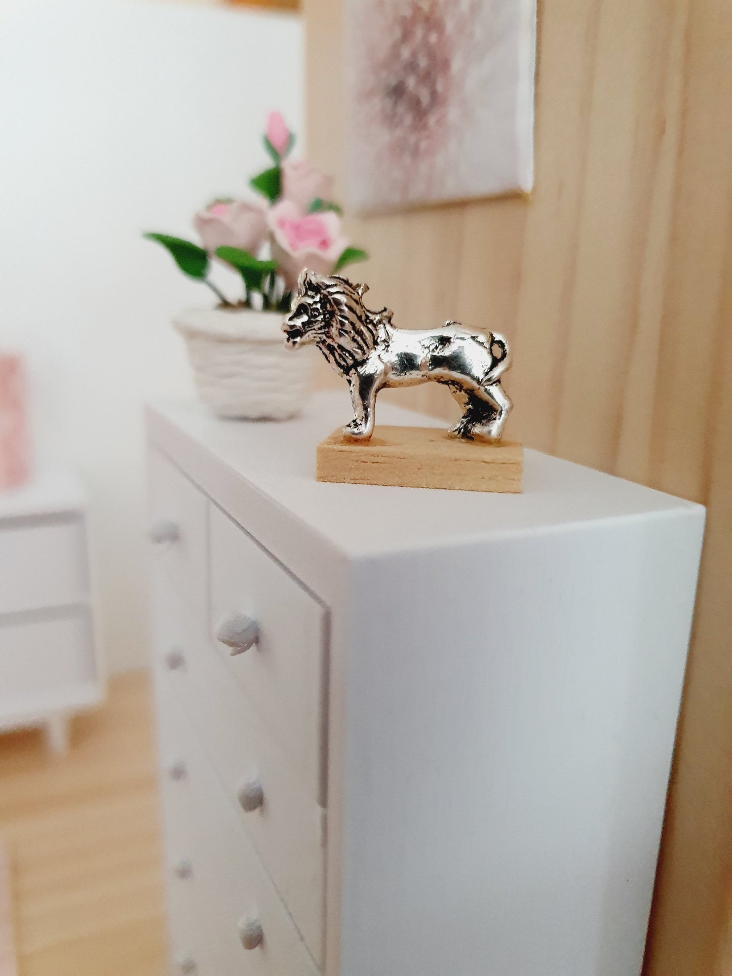 Dolls House Small Lion Ornament on a wooden stand, 1:12th Scale, Miniature Lion on a stand