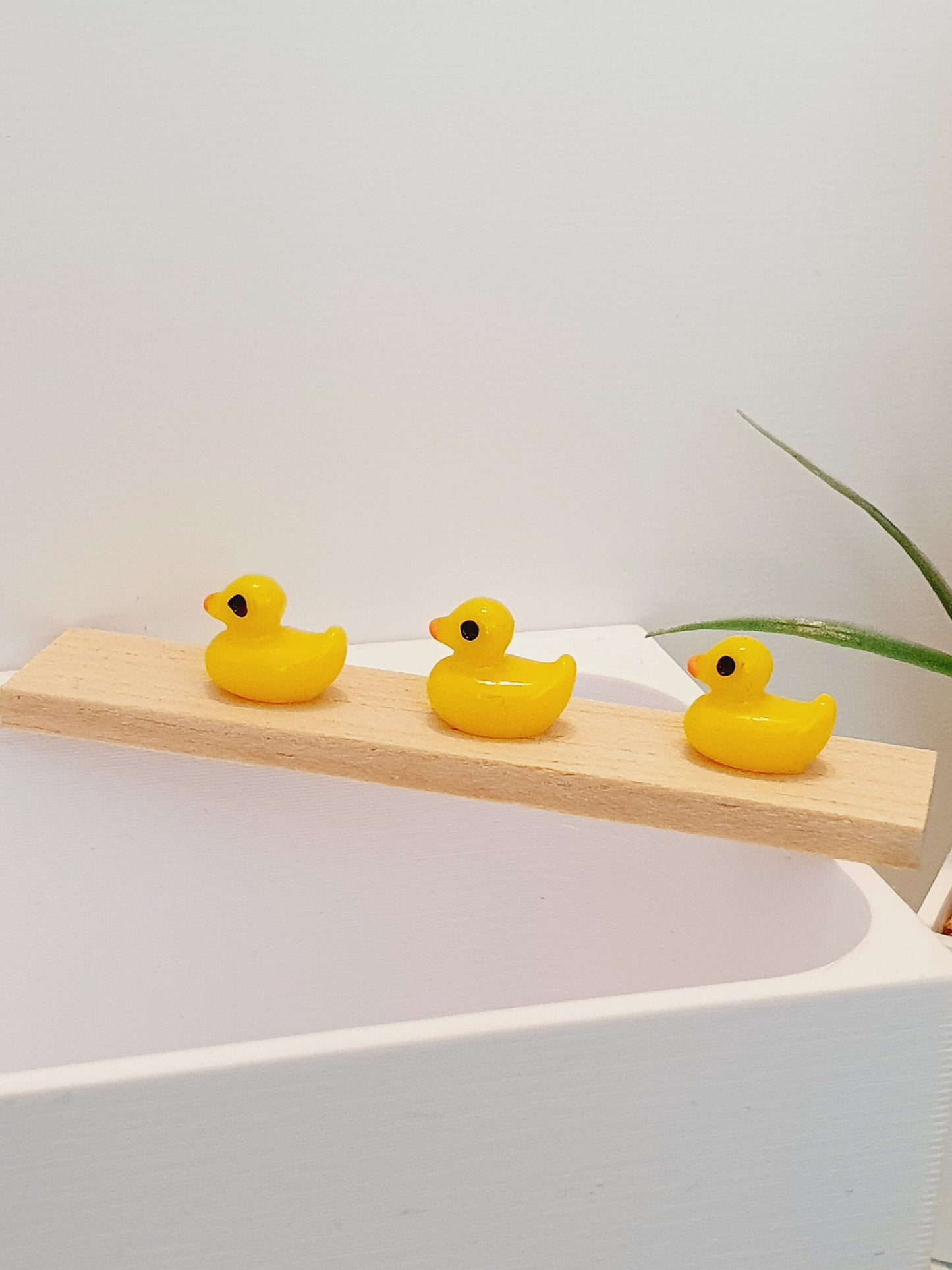 Dolls House Wooden Bath Board & a 3 Tiny Yellow Ducks, 1:12th Scale, Miniature ducks