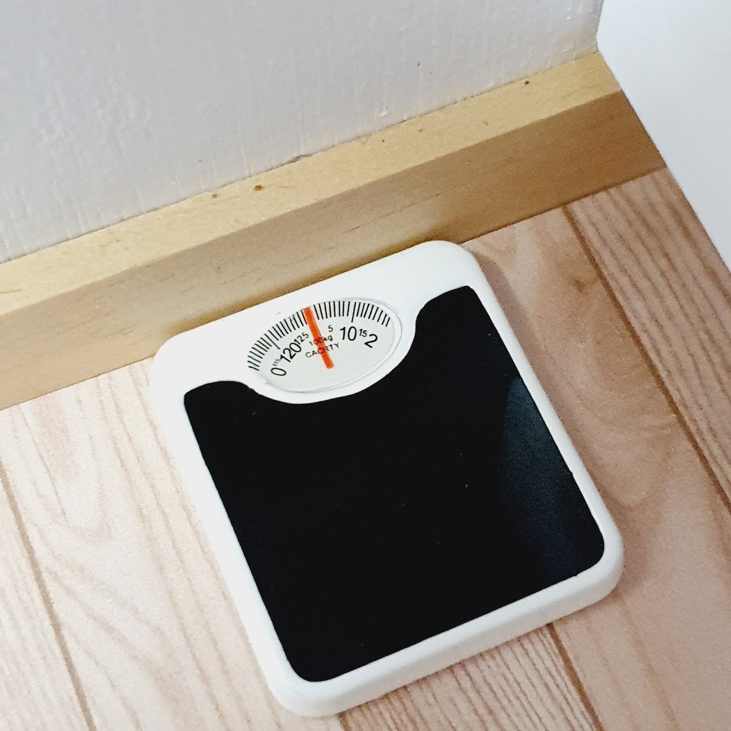 Dolls house bathroom scales, black and white, 12th scale, miniature scales