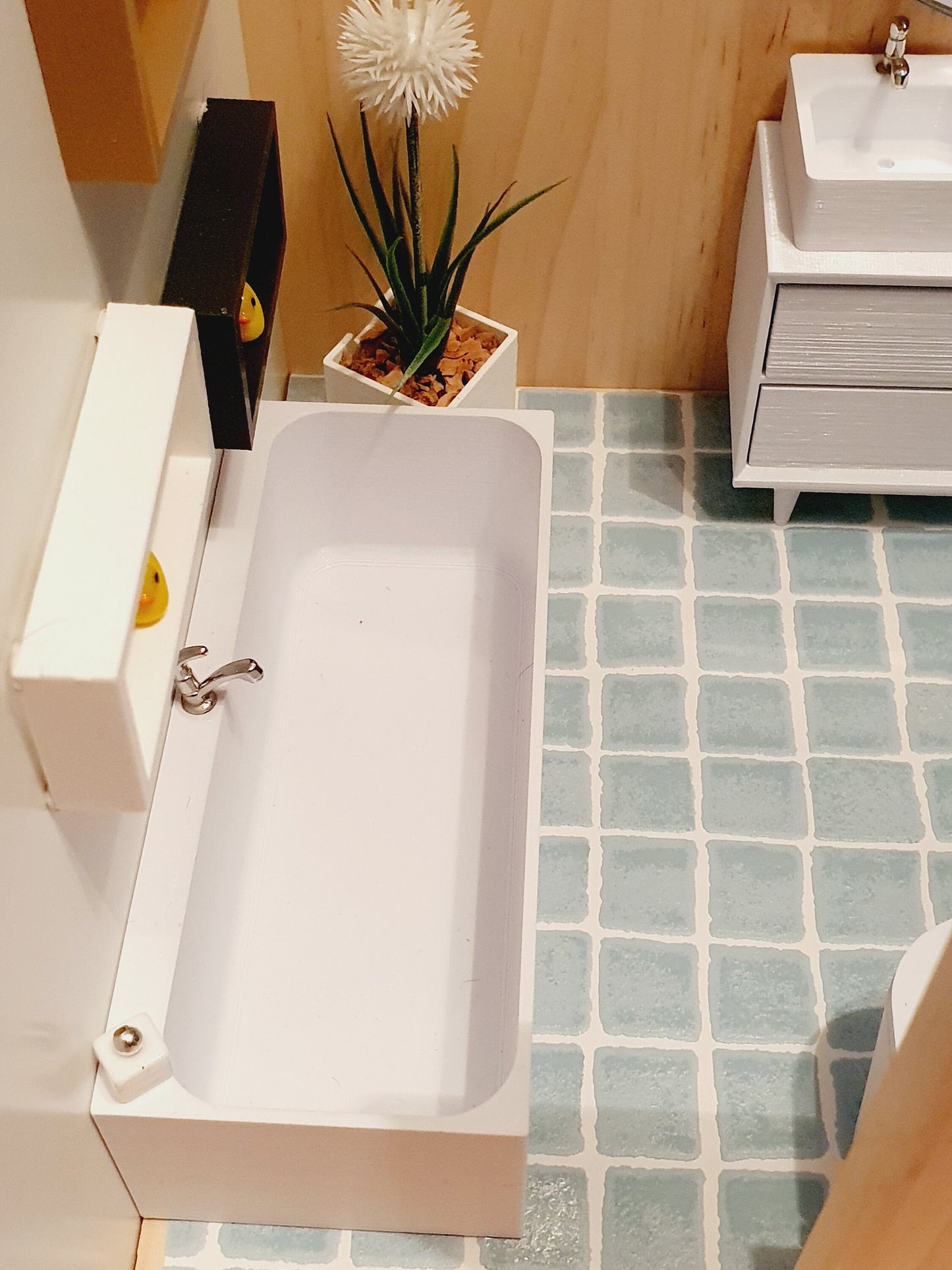 Dolls House Modern Bath with chrome tap, Choice of colours 1:12th Scale, Miniature bath (BATH1)