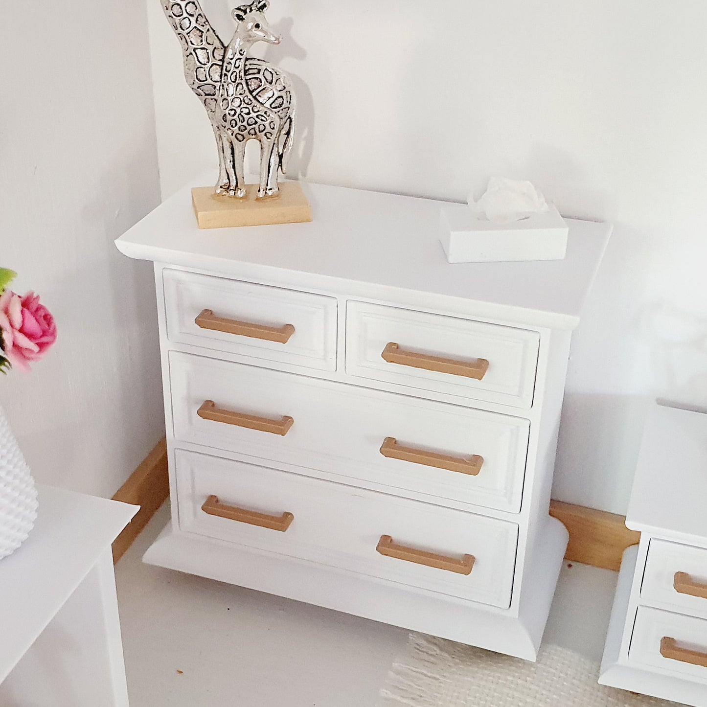 Dolls House Modern chest of drawers with 4 opening drawers, Choice of Colours 1:12th Scale, Miniature chest of drawers (BRCH2)