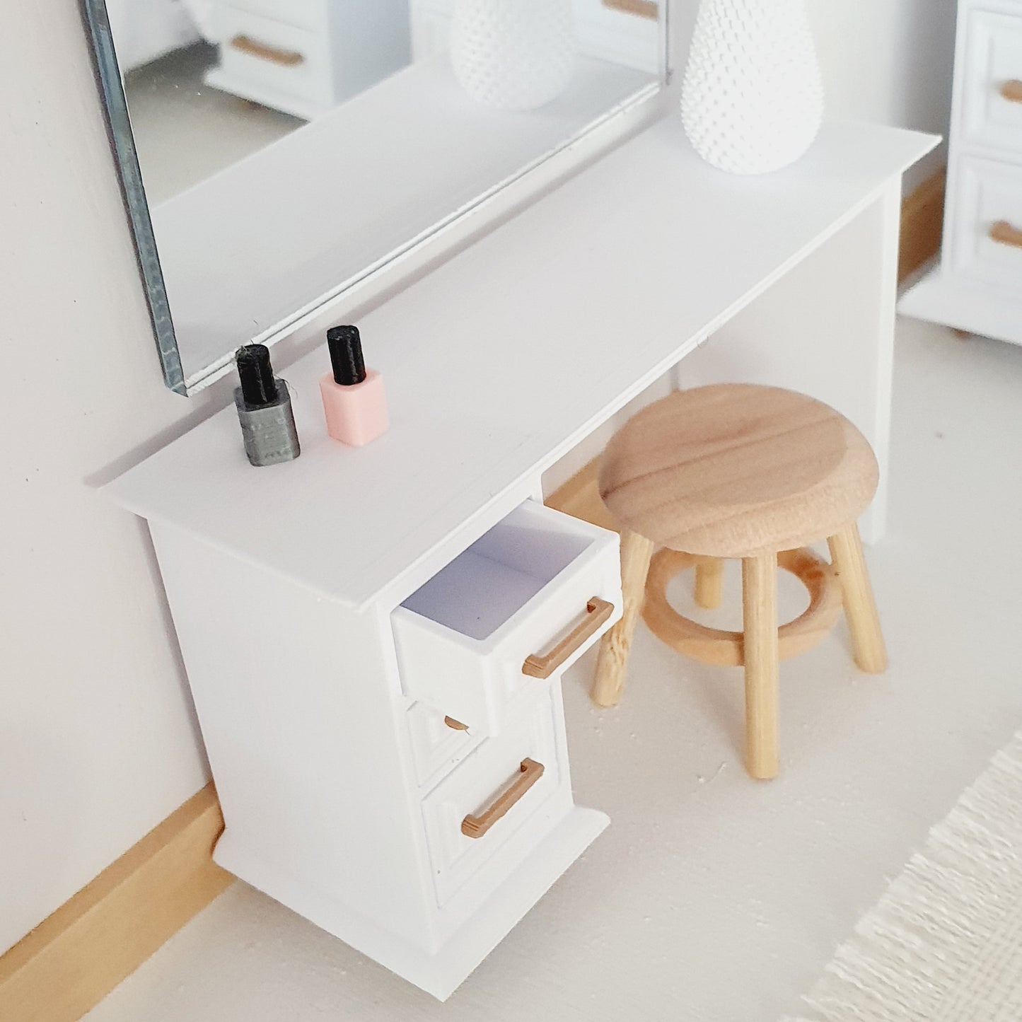Miniature Dolls House Bedroom Dressing Table, Dollhouse Furniture, Dolls House Miniatures, Dollhouse Accessories, 12th Scale (BRDR1)