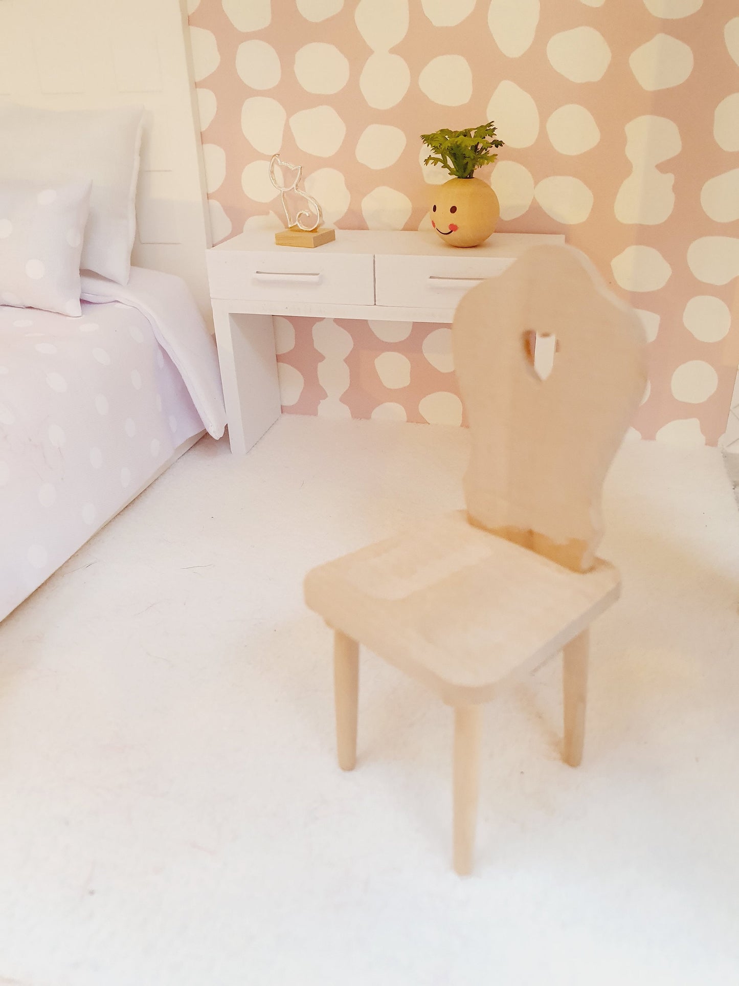 Dolls House Pretty White, Oak or Natural Wooden Heart Chair, Miniature Chair, 12th Scale Chair (BRCHA1)