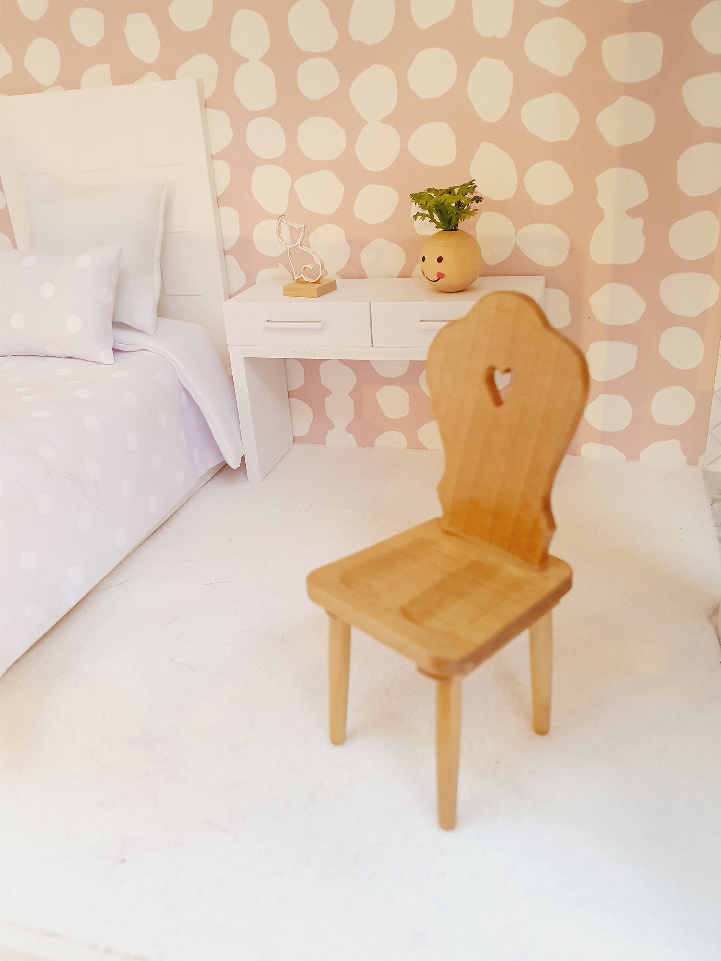 Dolls House Pretty White, Oak or Natural Wooden Heart Chair, Miniature Chair, 12th Scale Chair (BRCHA1)