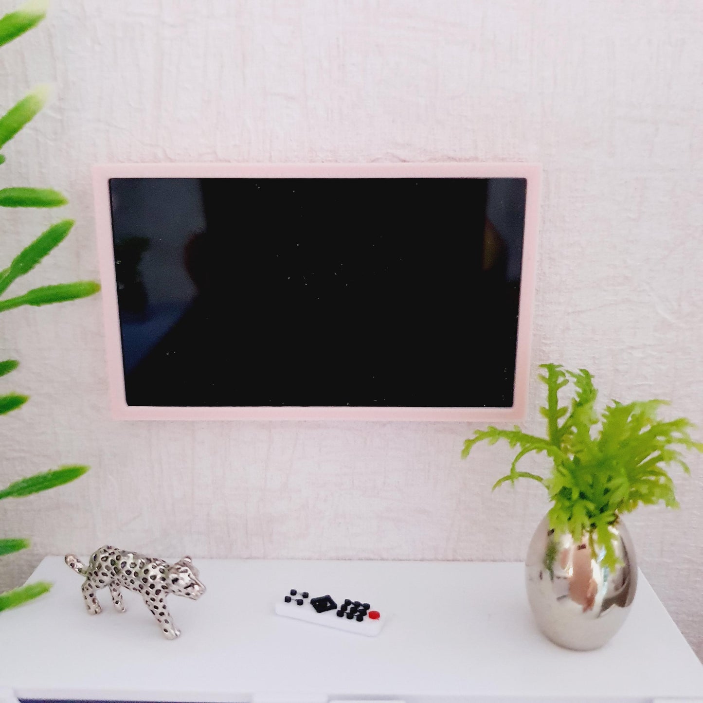 12th Scale, Modern Kitchen/ Bedroom Flatscreen Television with remote control, Dolls House, Miniature TV