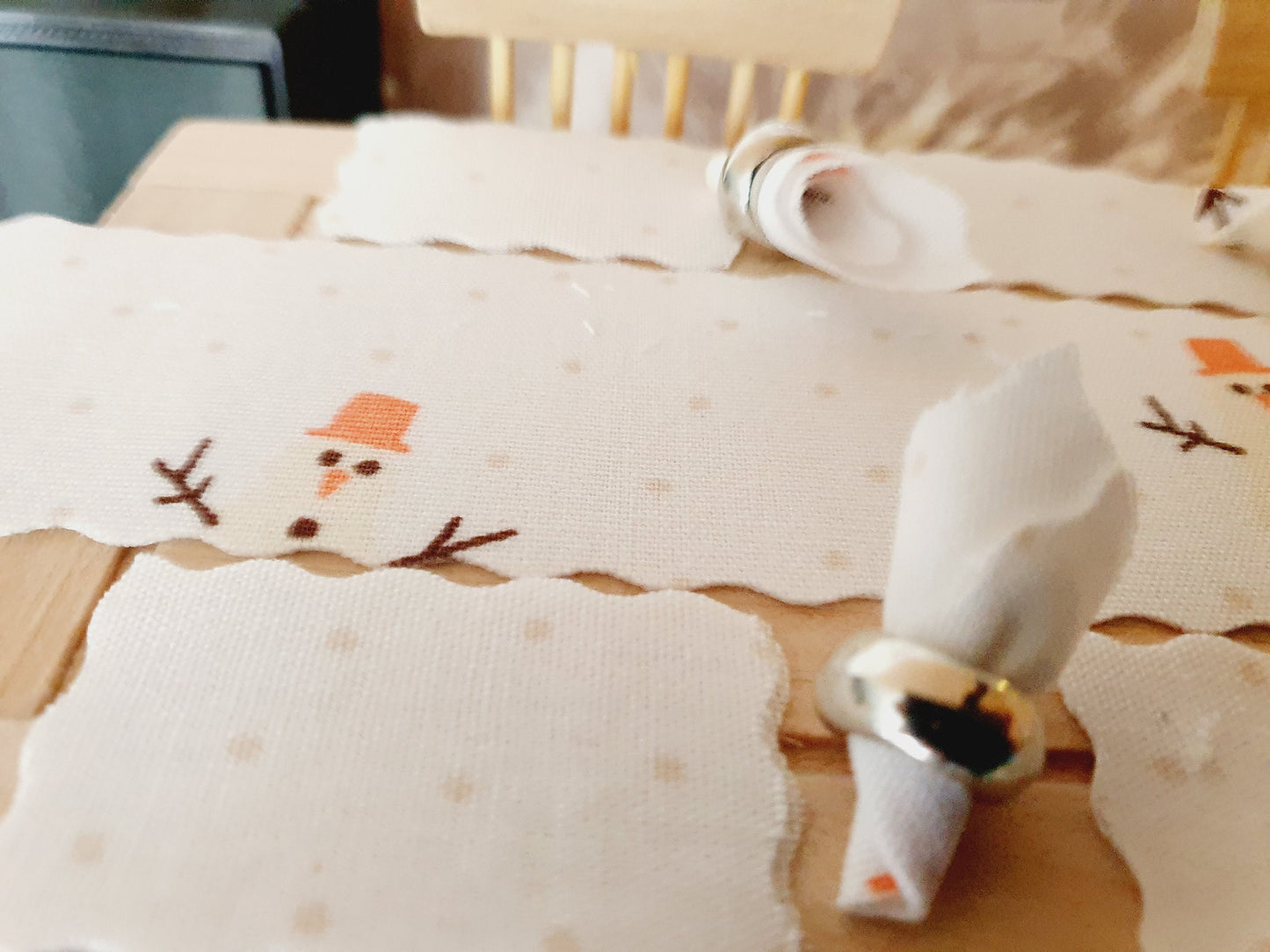 Dolls House Christmas Snowman Table Place Setting Set, Table Runner, Place Mats & Napkins, Set of 6, Miniature Table Place, 1:12