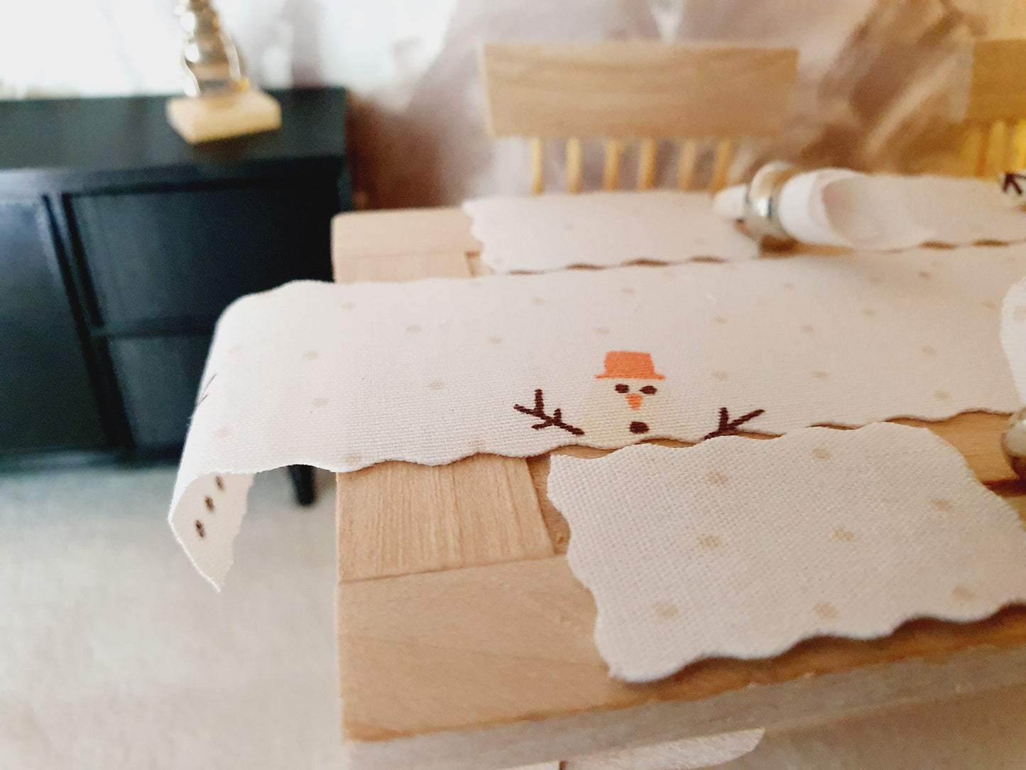 Dolls House Christmas Snowman Table Place Setting Set, Table Runner, Place Mats & Napkins, Set of 6, Miniature Table Place, 1:12