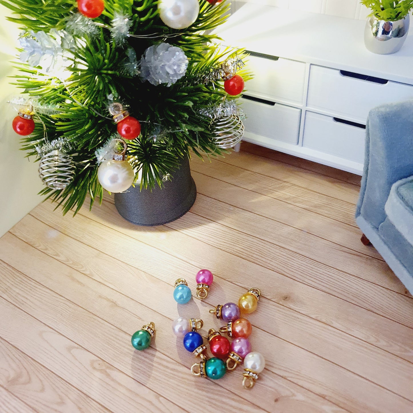 Dolls House Christmas Baubles, Mixed Colours, 12th Scale, Christmas tree decorations, miniature decorations