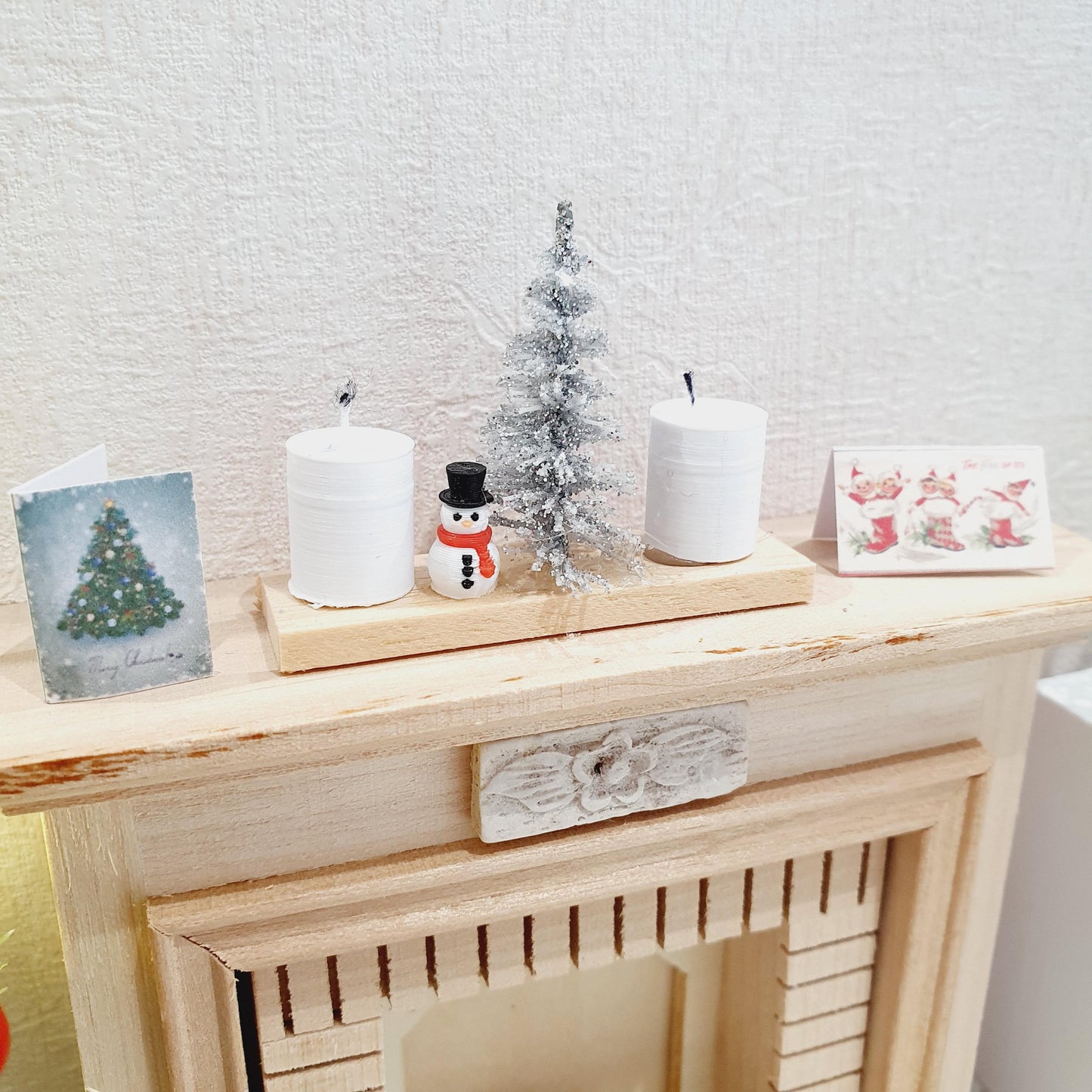 Dolls House Christmas Ornament, Christmas Tree & a Tiny Snowman. 2x Candles on a Stand, 1:12th Scale, Miniature Christmas Ornament