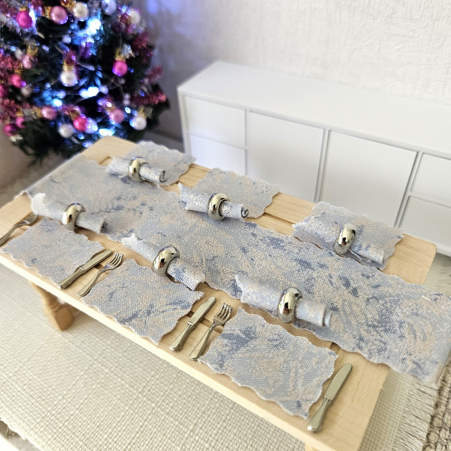 Dolls House Christmas Table Place Setting Set, Table Runner, Place Mats & Napkins, Set of 6, Miniature Table Place Settings, 1:12 Scale