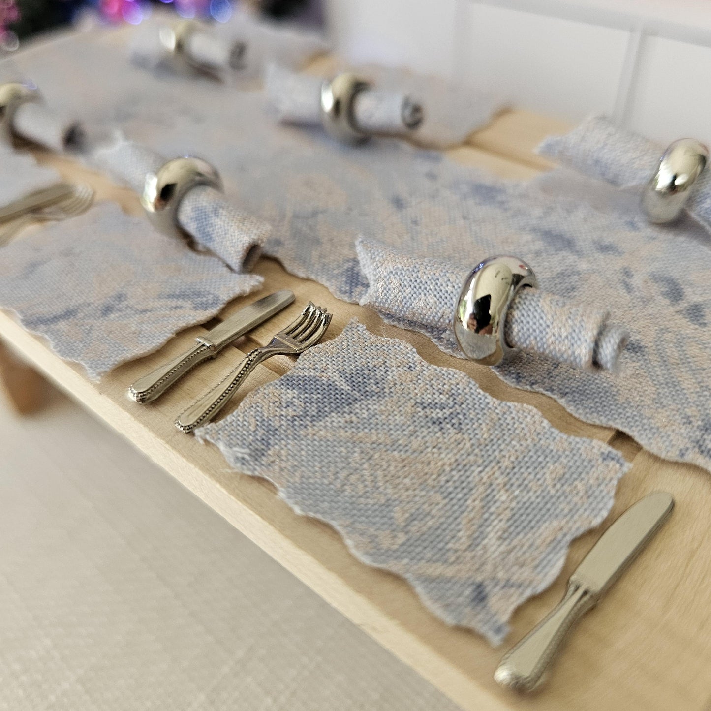 Dolls House Christmas Table Place Setting Set, Table Runner, Place Mats & Napkins, Set of 6, Miniature Table Place Settings, 1:12 Scale