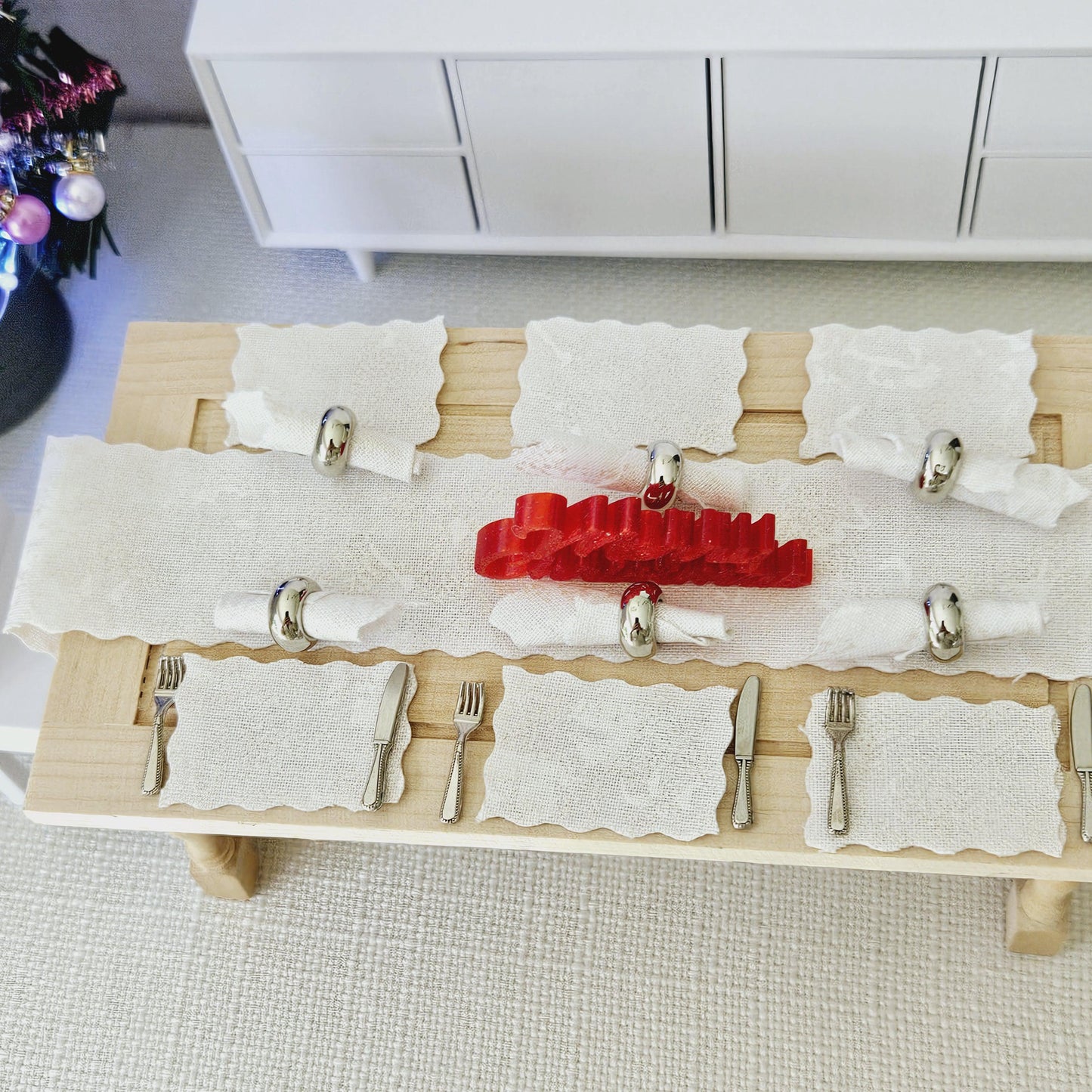 Dolls House Christmas Table Place Setting Set, Table Runner, Place Mats & Napkins, Set of 6, Miniature Table Place Settings, 1:12 Scale