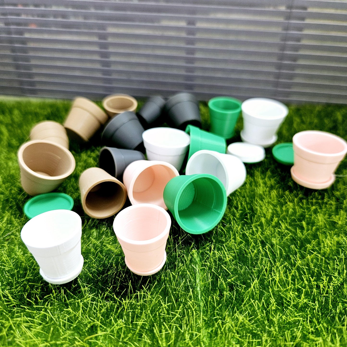 Dolls House Set of 8 Flower plant pots with saucers, 12th scale plant box, miniature plant box