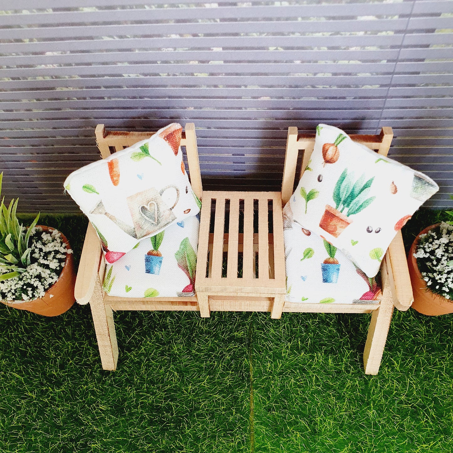 Dolls House Wooden Garden Seat Bench with Seat Pads in Garden Theme Cushions, Miniature, 12th Scale