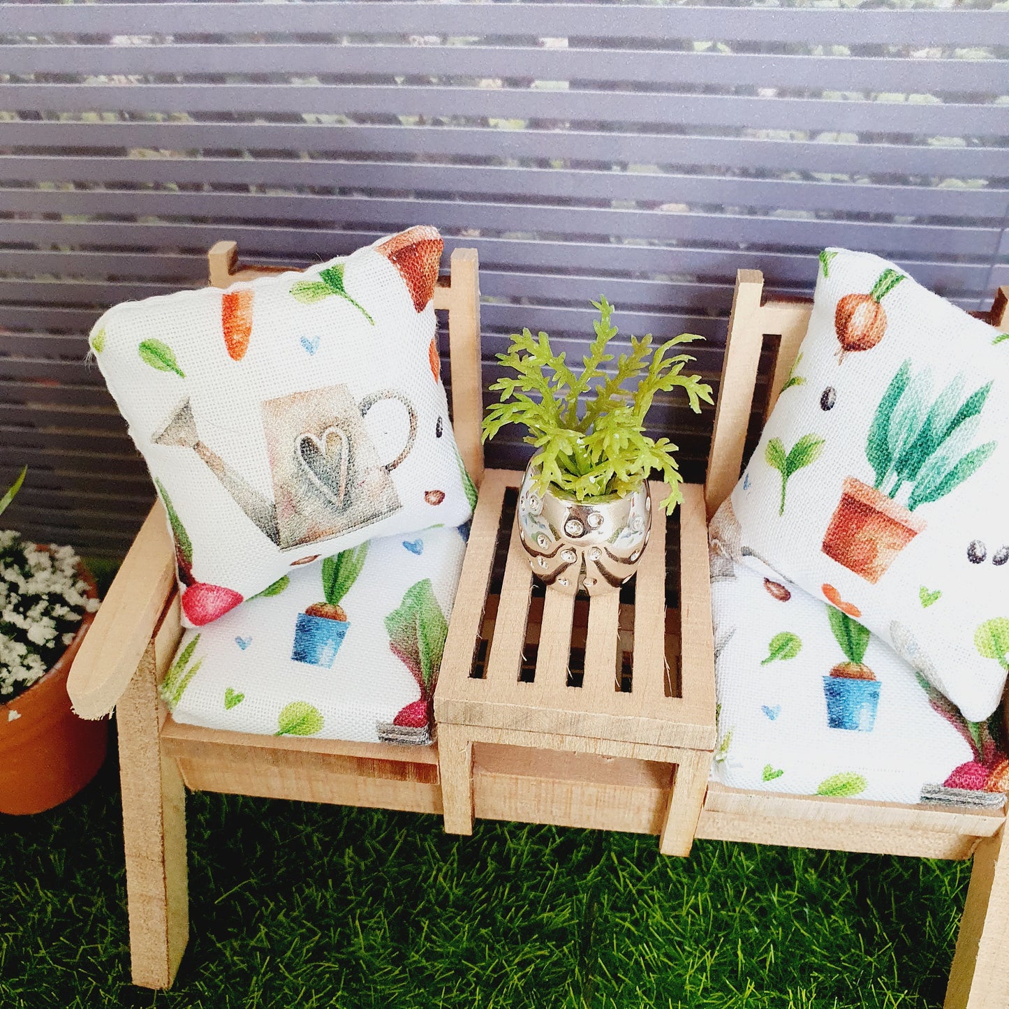 Dolls House Wooden Garden Seat Bench with Seat Pads in Garden Theme Cushions, Miniature, 12th Scale