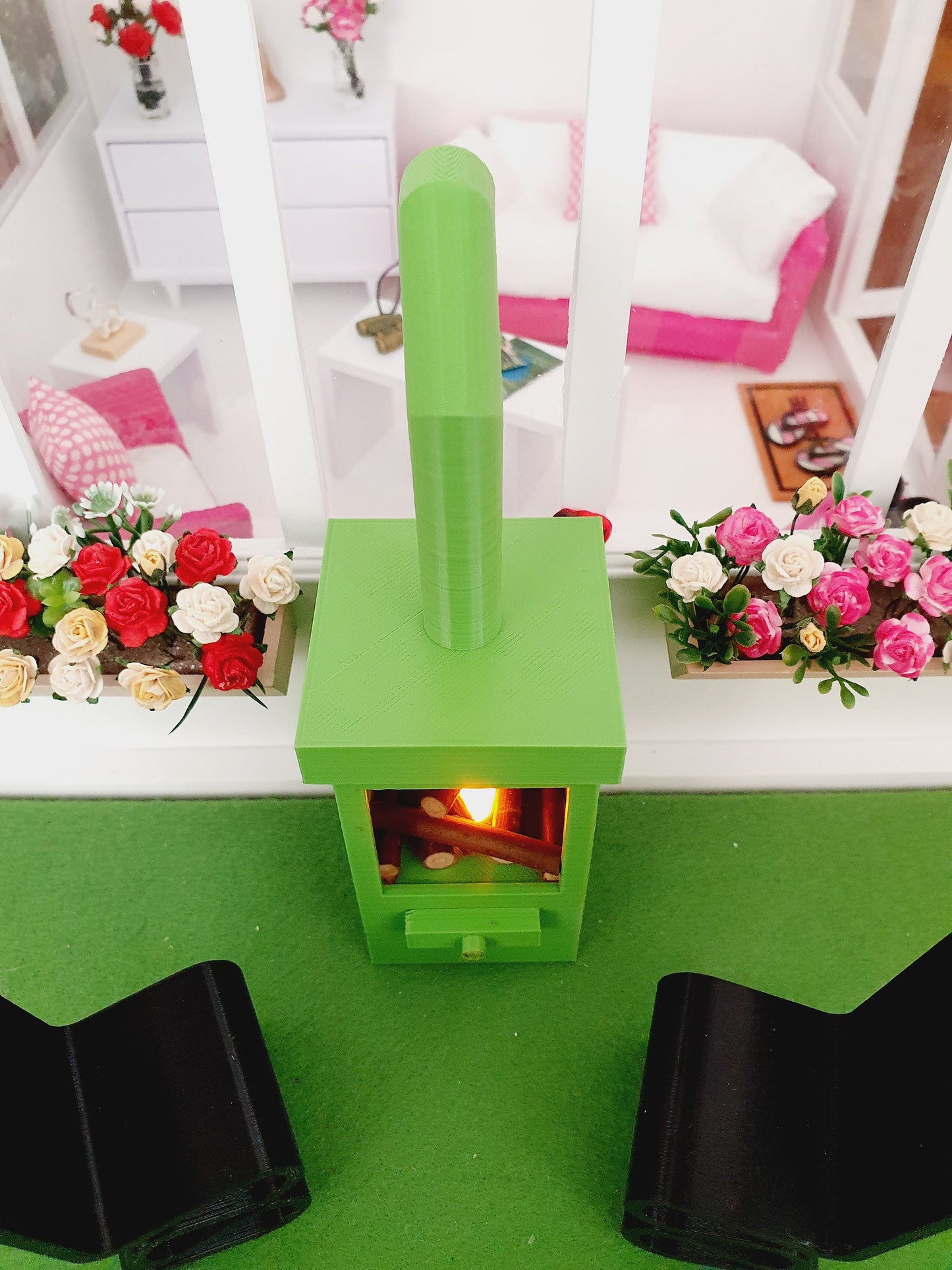Dolls House Green Garden Modern Square Log Fire with Light Up Flame and Wood, 1:12th Scale, Miniature Fire
