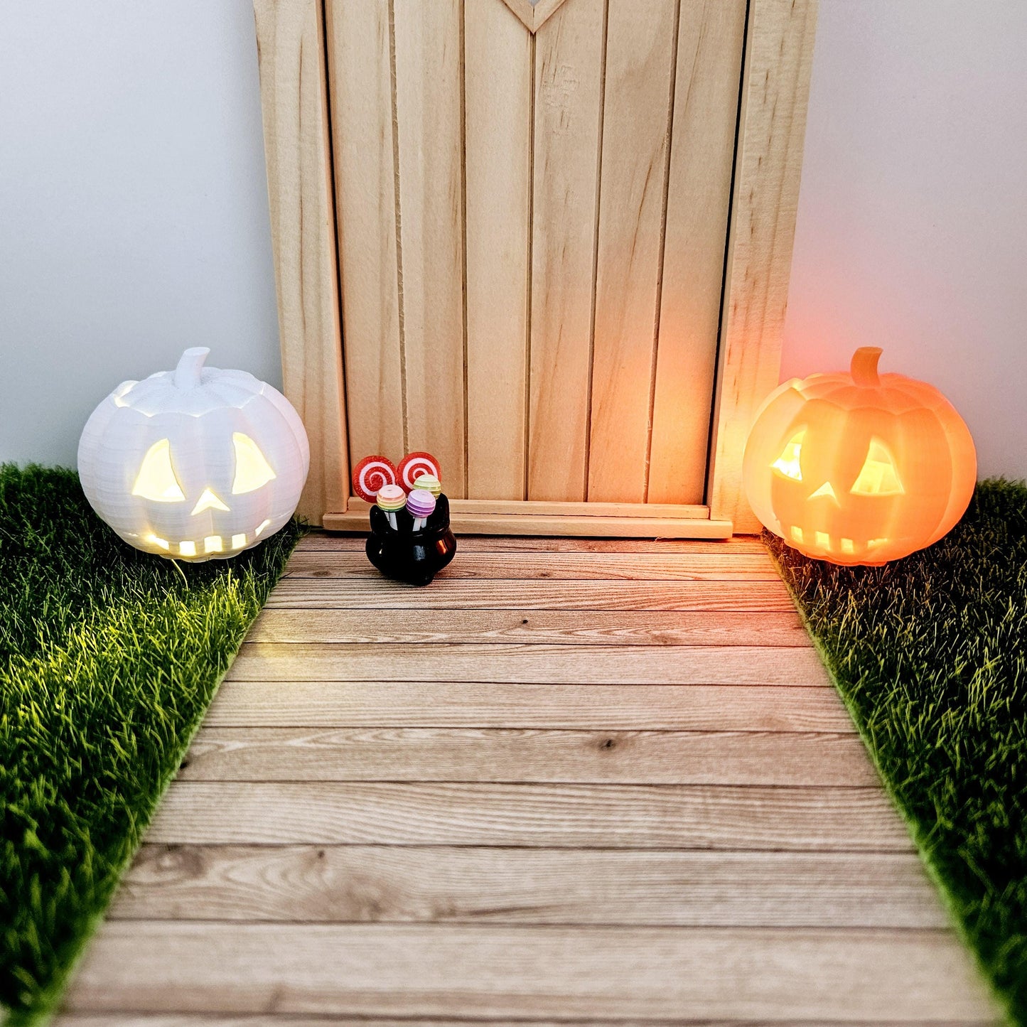 Dolls House Light up Pumpkin, Orange or white 12th scale pumpkin, Halloween pumpkin, miniature