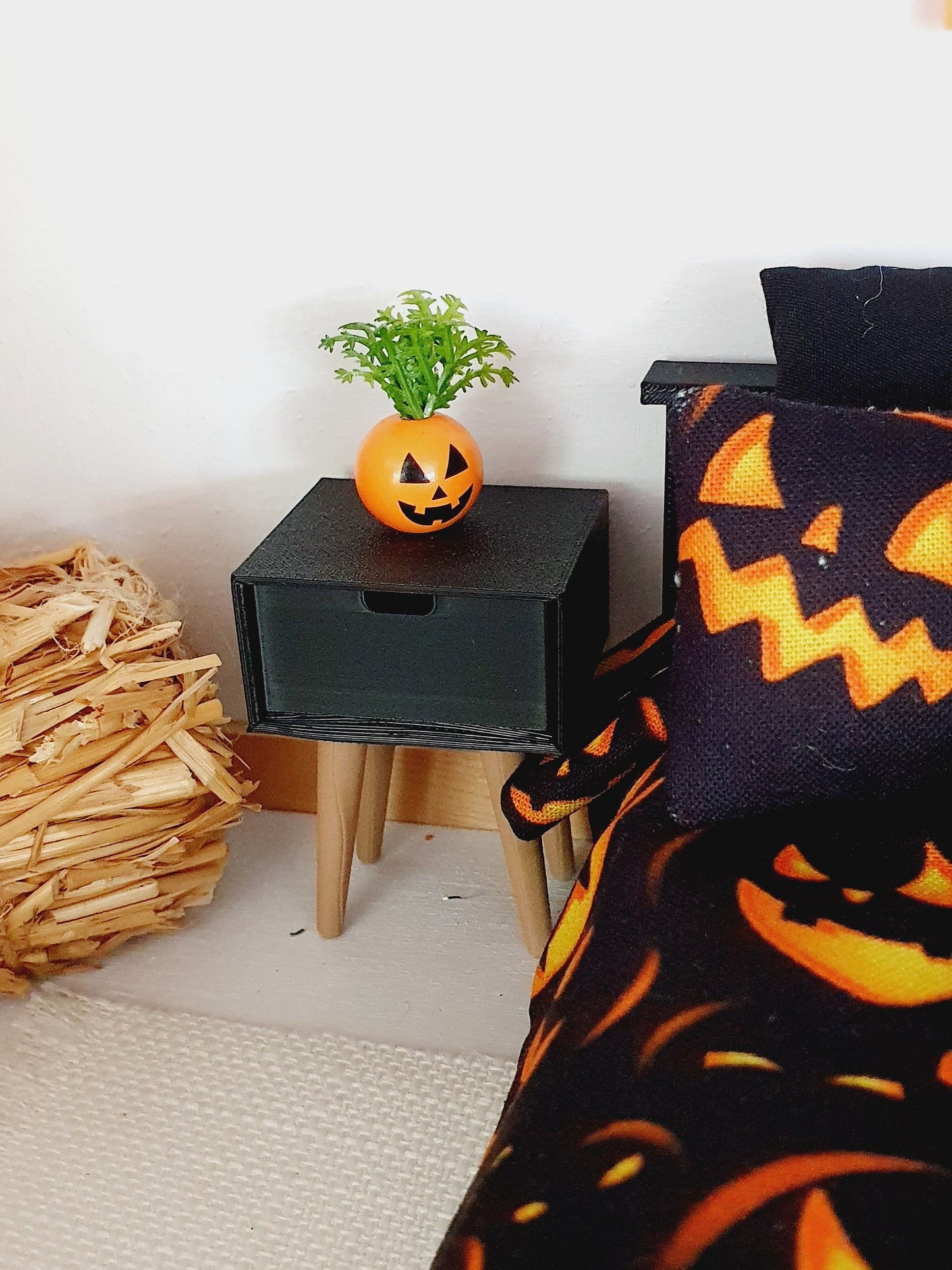 Dolls House Halloween Plant Pot with Plant 1:12th Scale, Miniature, Halloween