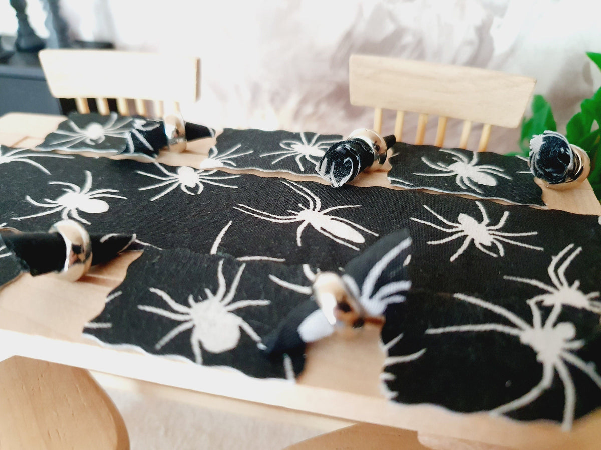 Dolls House Halloween Spider Table Place Setting Set, Table Runner, Place Mats & Napkins, Set of 6, Miniature Table Place, 1:12