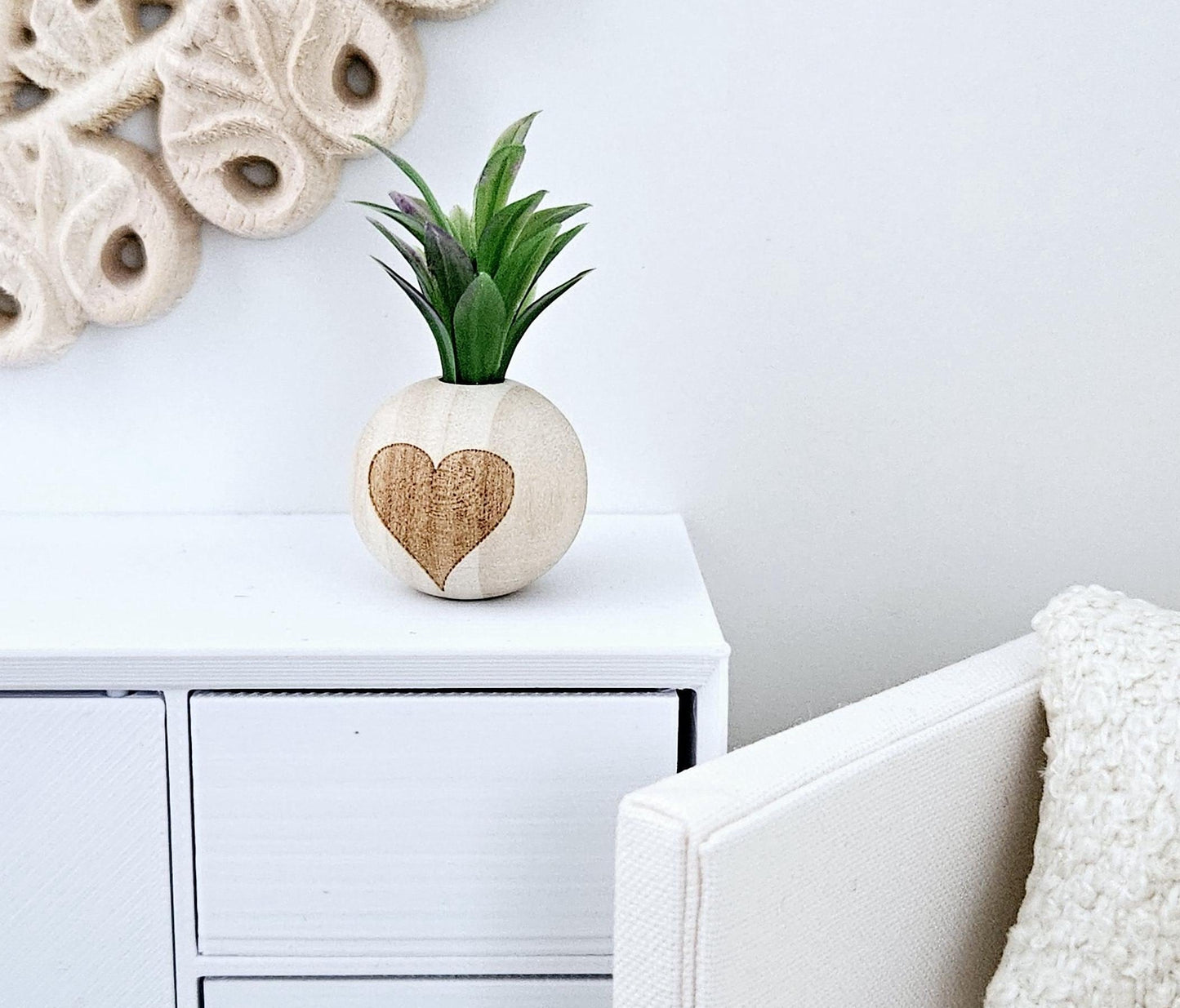 Dolls House Lovely Wooden Heart Plant Pot with Plant 1:12th Scale, Miniature Pot