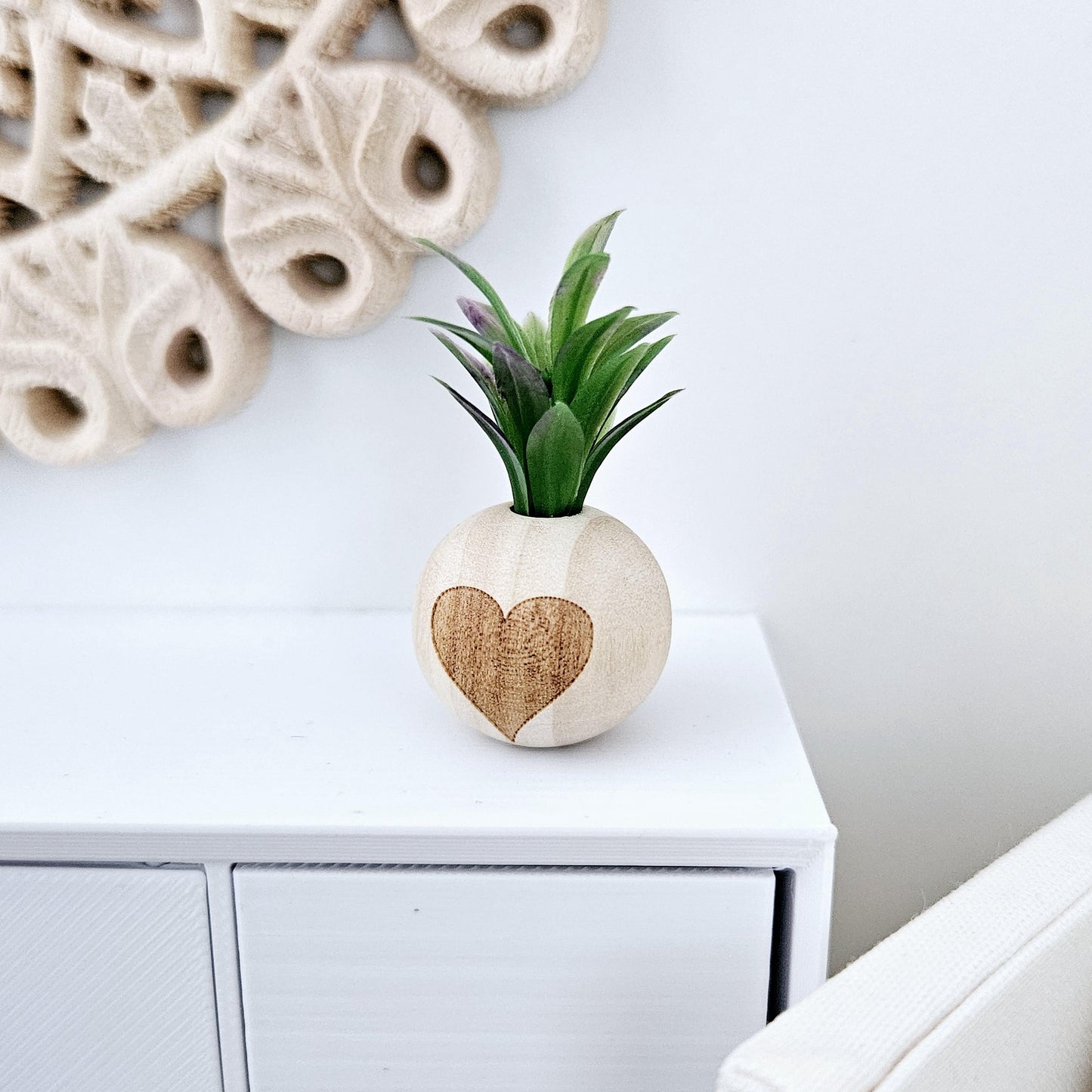 Dolls House Lovely Wooden Heart Plant Pot with Plant 1:12th Scale, Miniature Pot