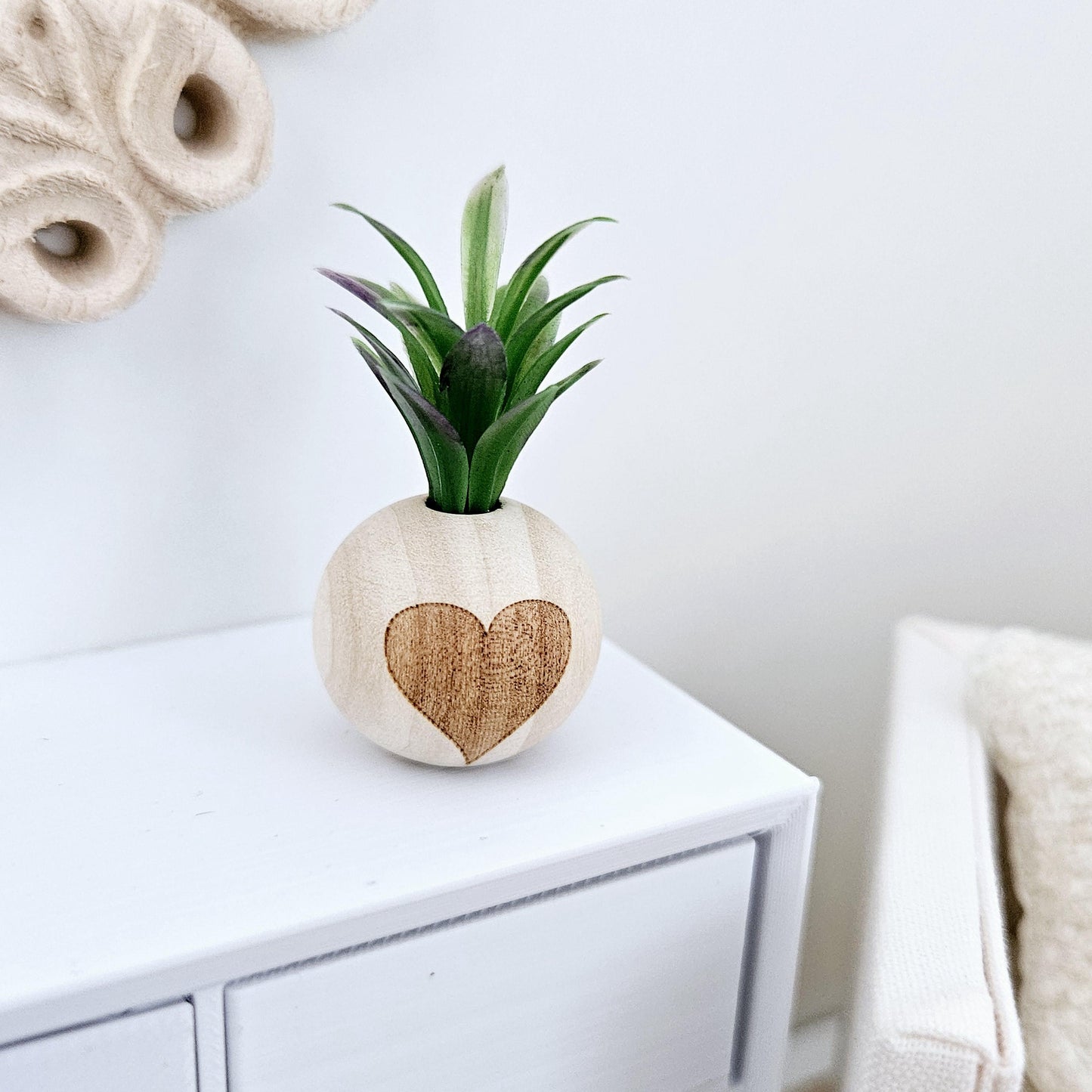 Dolls House Lovely Wooden Heart Plant Pot with Plant 1:12th Scale, Miniature Pot