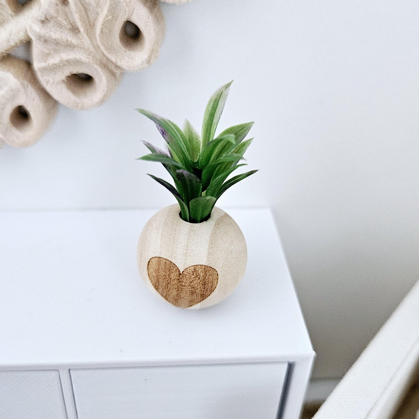 Dolls House Lovely Wooden Heart Plant Pot with Plant 1:12th Scale, Miniature Pot