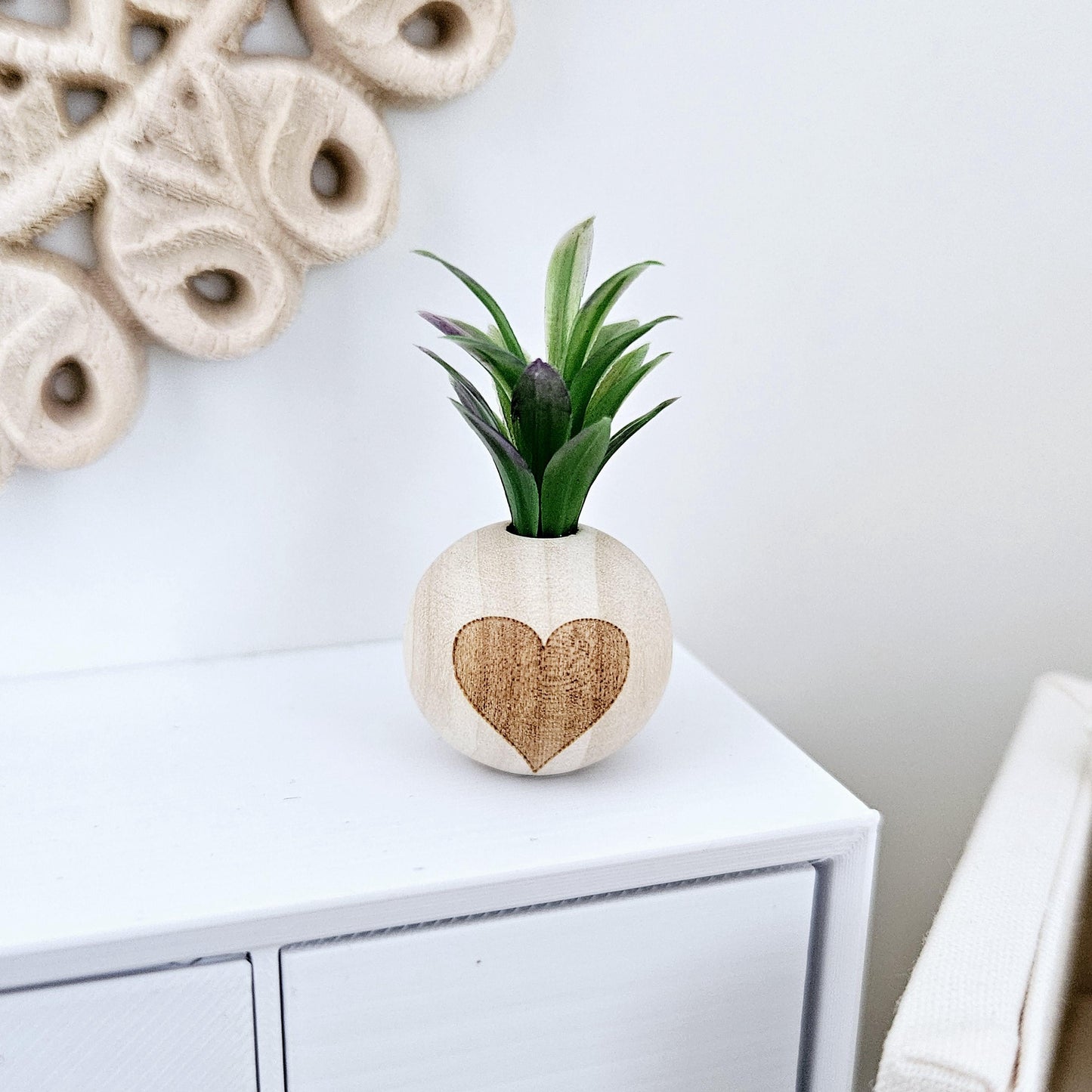 Dolls House Lovely Wooden Heart Plant Pot with Plant 1:12th Scale, Miniature Pot