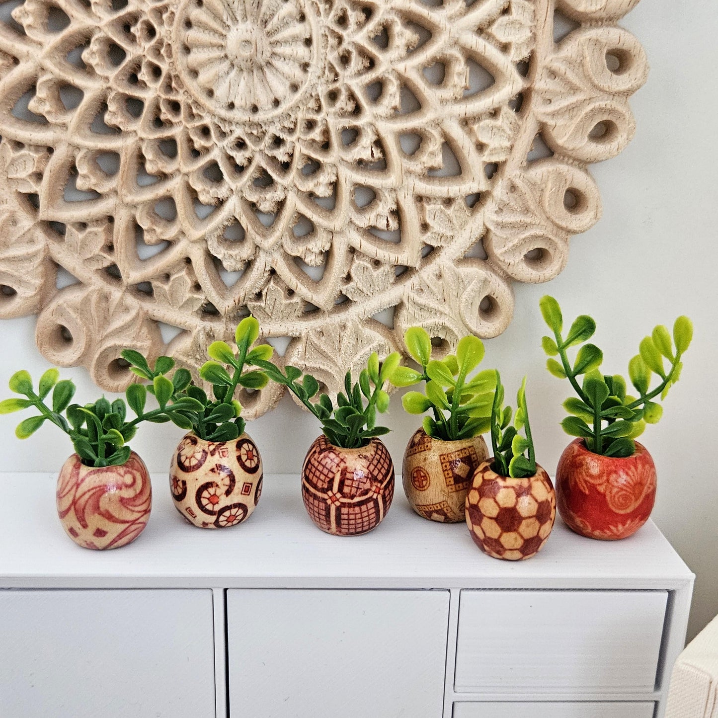 Dolls House Lovely Set of 6 Random Wooden Plant Pots with Plants 1:12th Scale, Miniature Pot
