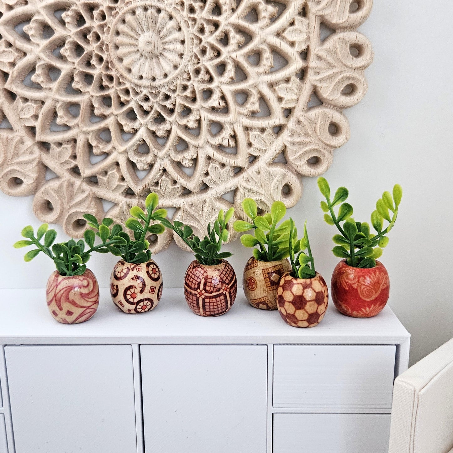 Dolls House Lovely Set of 6 Random Wooden Plant Pots with Plants 1:12th Scale, Miniature Pot