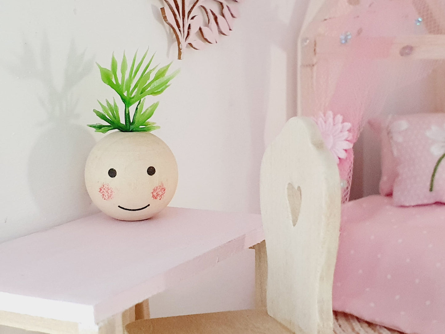 Dolls House Lovely Wooden Happy Face Plant Pot with Plant 1:12th Scale, Miniature Pot
