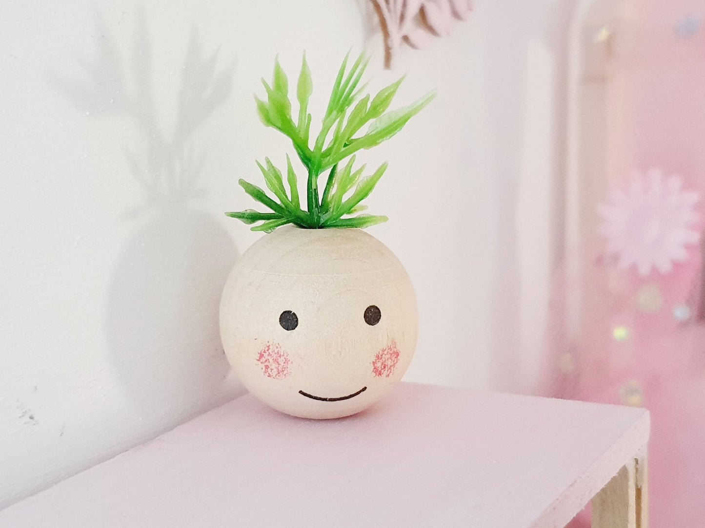Dolls House Lovely Wooden Happy Face Plant Pot with Plant 1:12th Scale, Miniature Pot