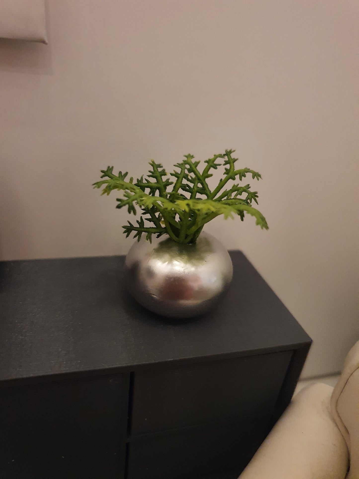 Dolls House Silver Round Pot with Green Plant, 1:12th Scale, Miniature Plant Pot, Dollhouse Accessories
