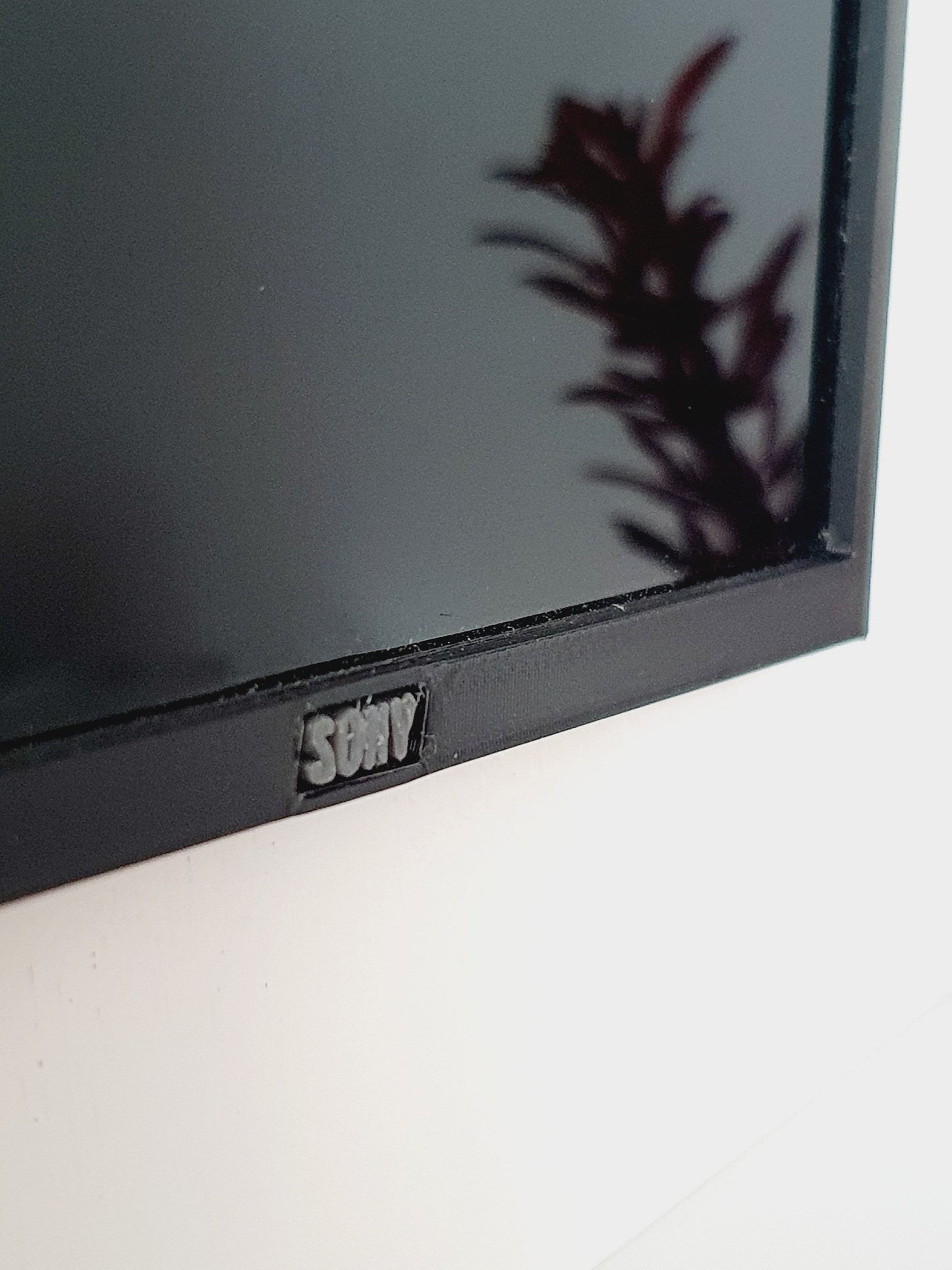 Dolls House Modern Flatscreen Television | Wall Mounted with Remote | Choice of Colours | 1:12 Scale Miniature