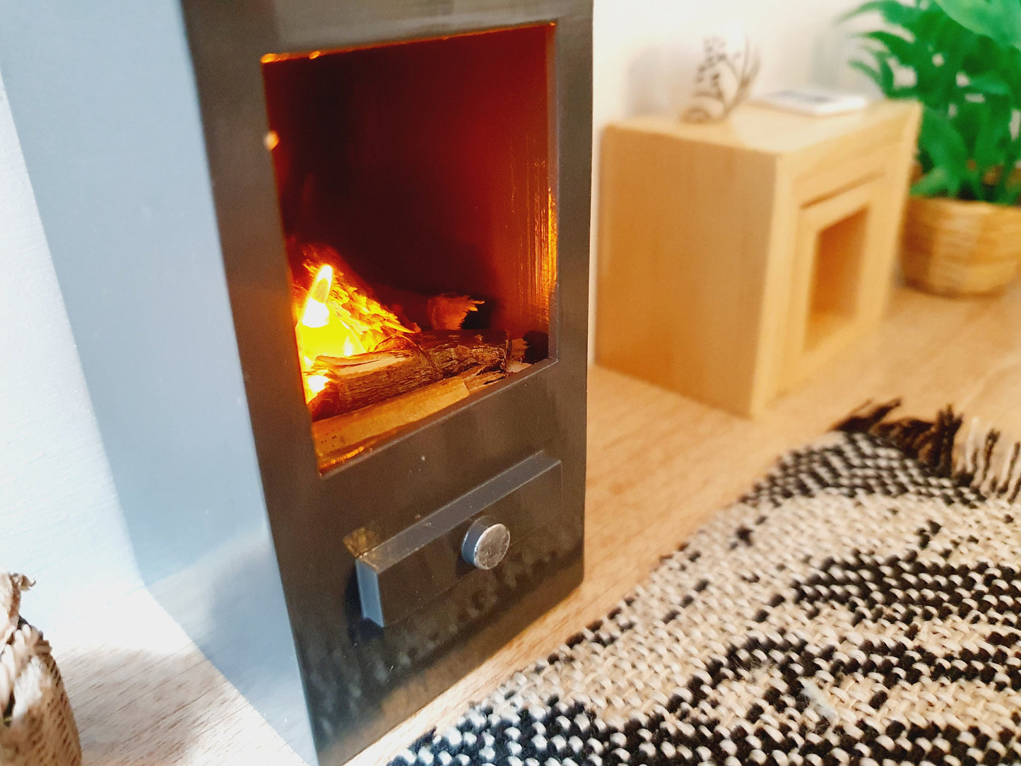 Dolls House Modern Dark Grey Square Log Fire with Light Up Flame and Wood, 1:12th Scale, Miniature Fire (FIRE5)