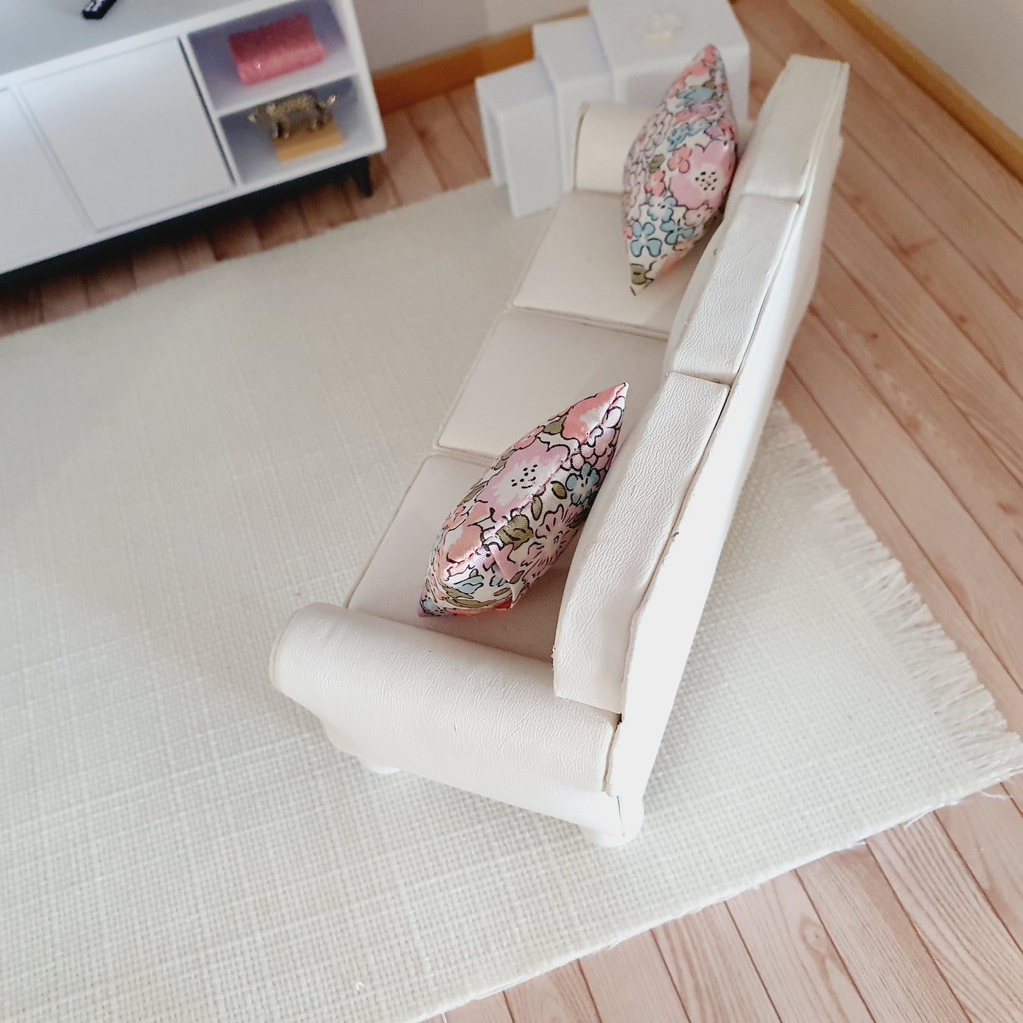Dolls House Large Off White Rug 1:12th Scale, Miniature Rug (RUG-EX)