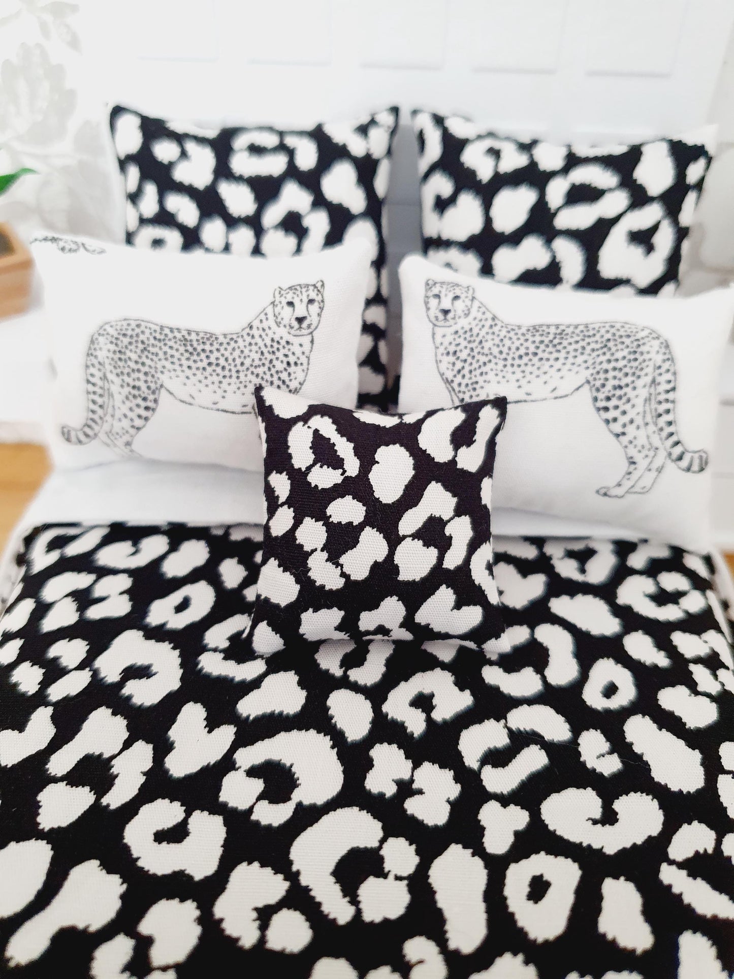 SALE!! Dolls house 6 piece set, Double bedding, Leopard print, 12th scale bedding, miniature bed set