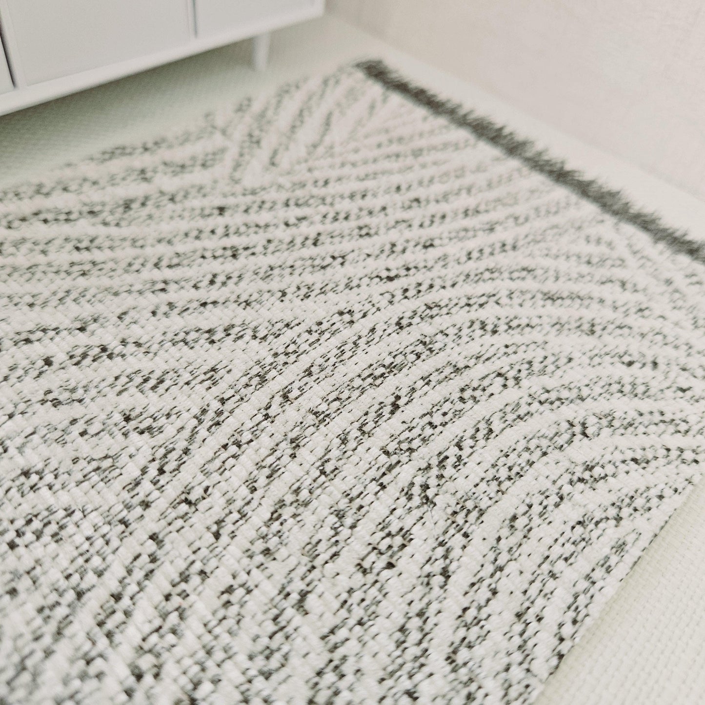 Dolls House Large Light Grey & White Rug 1:12th Scale, Miniature Rug (RUG-EX)