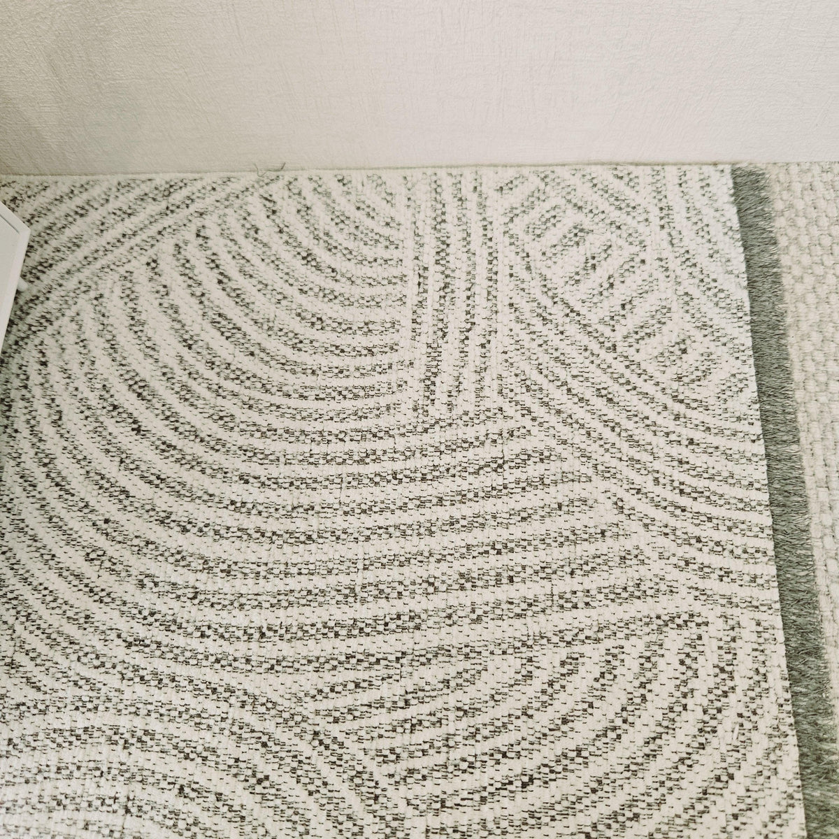 Dolls House Large Light Grey & White Rug 1:12th Scale, Miniature Rug (RUG-EX)