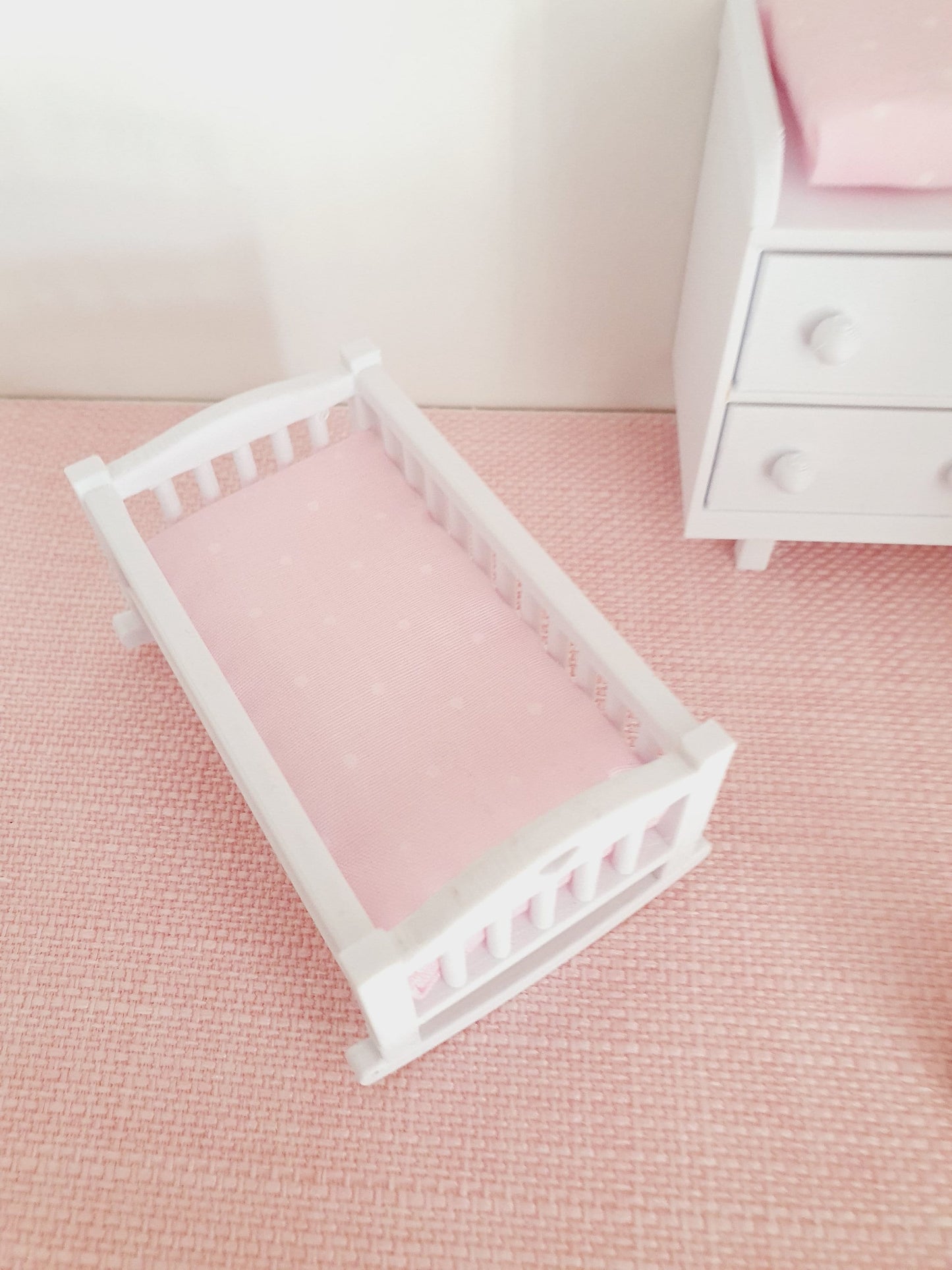 Dolls House Modern Baby Crib with polka dot mattress, 1:12th Scale, Miniature Crib, Nursery (CRIB)