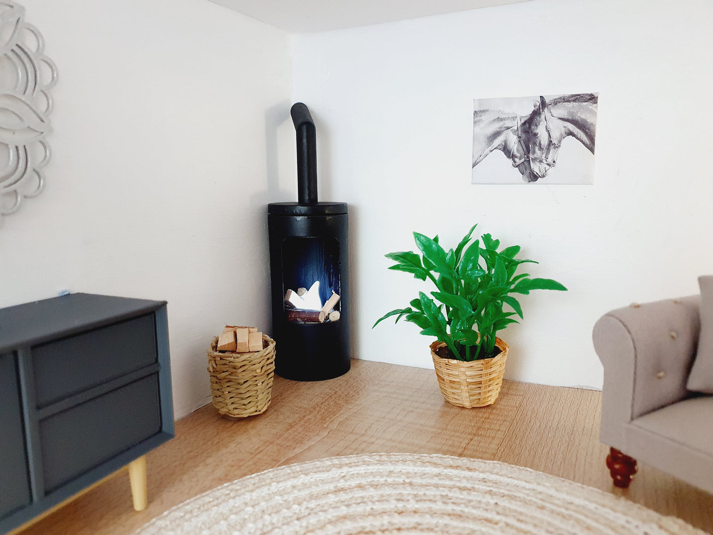 Dolls House Black Modern Round Log Fire with Light Up Flame and Wood, 1:12th Scale, Miniature Fire (FIRE2)