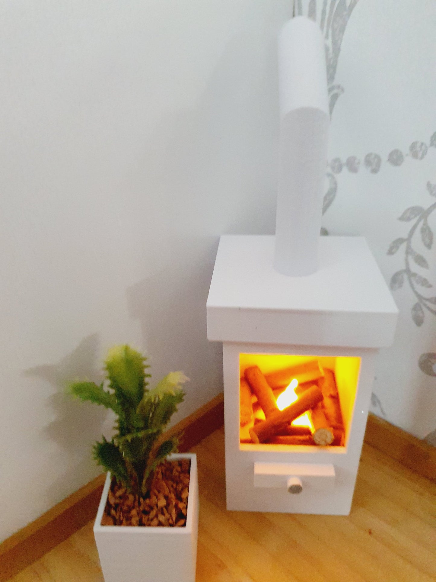 Dolls House Modern White Square Log Fire with Light Up Flame and Wood, 1:12th Scale, Miniature Fire (FIRE7)