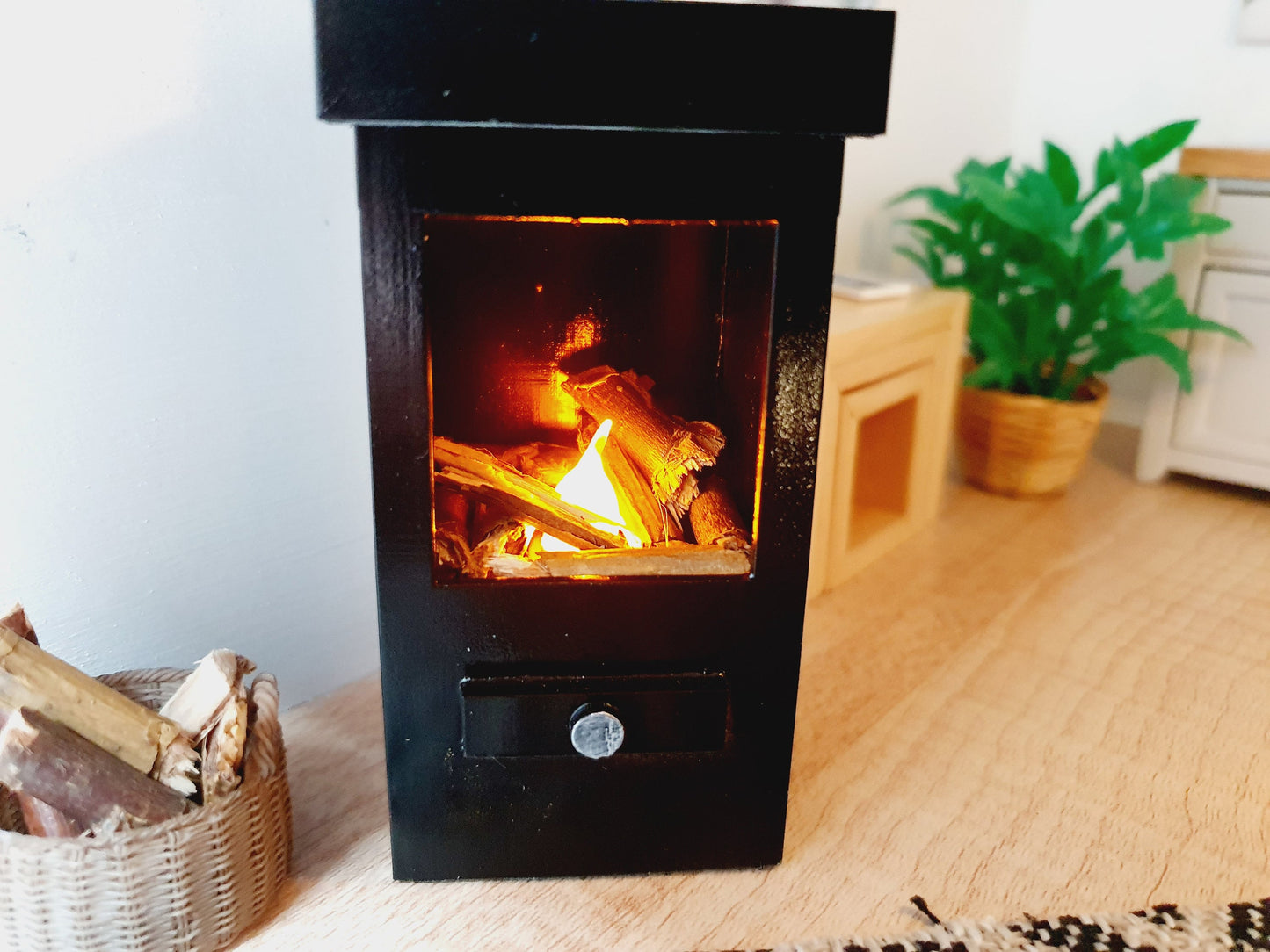 Dolls House Modern Black Square Log Fire with Light Up Flame and Wood, 1:12th Scale, Miniature Fire (FIRE6)