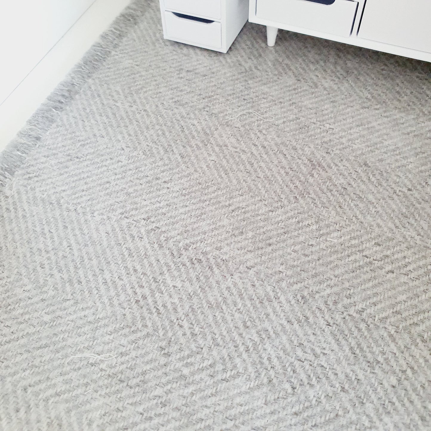 Dolls House Large Light Grey Herringbone Rug 1:12th Scale, Miniature Rug (RUG-EX)