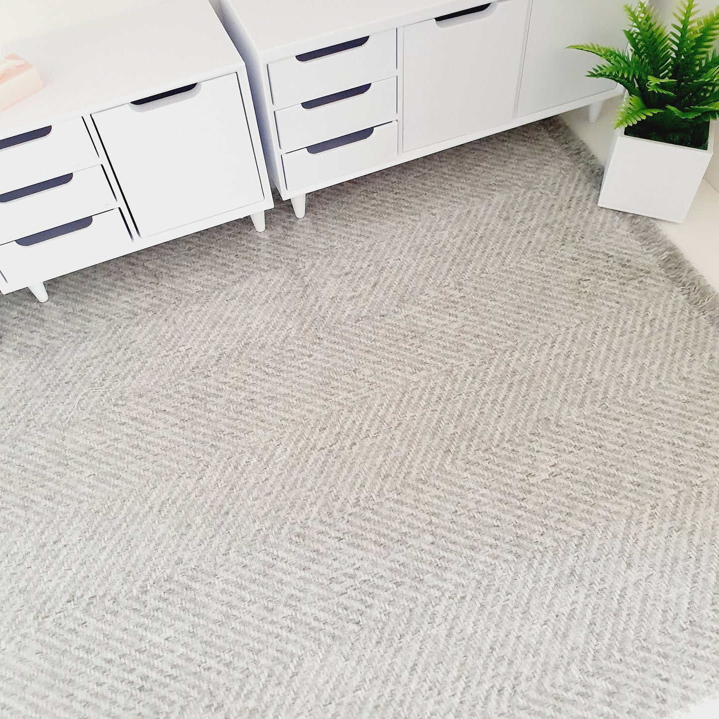Dolls House Large Light Grey Herringbone Rug 1:12th Scale, Miniature Rug (RUG-EX)