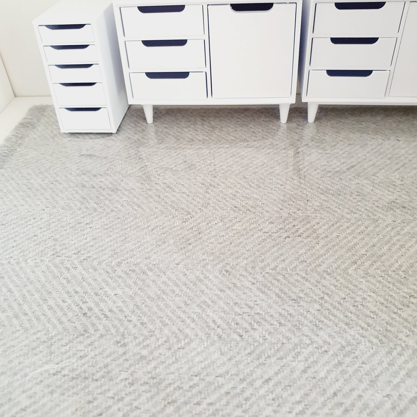 Dolls House Large Light Grey Herringbone Rug 1:12th Scale, Miniature Rug (RUG-EX)